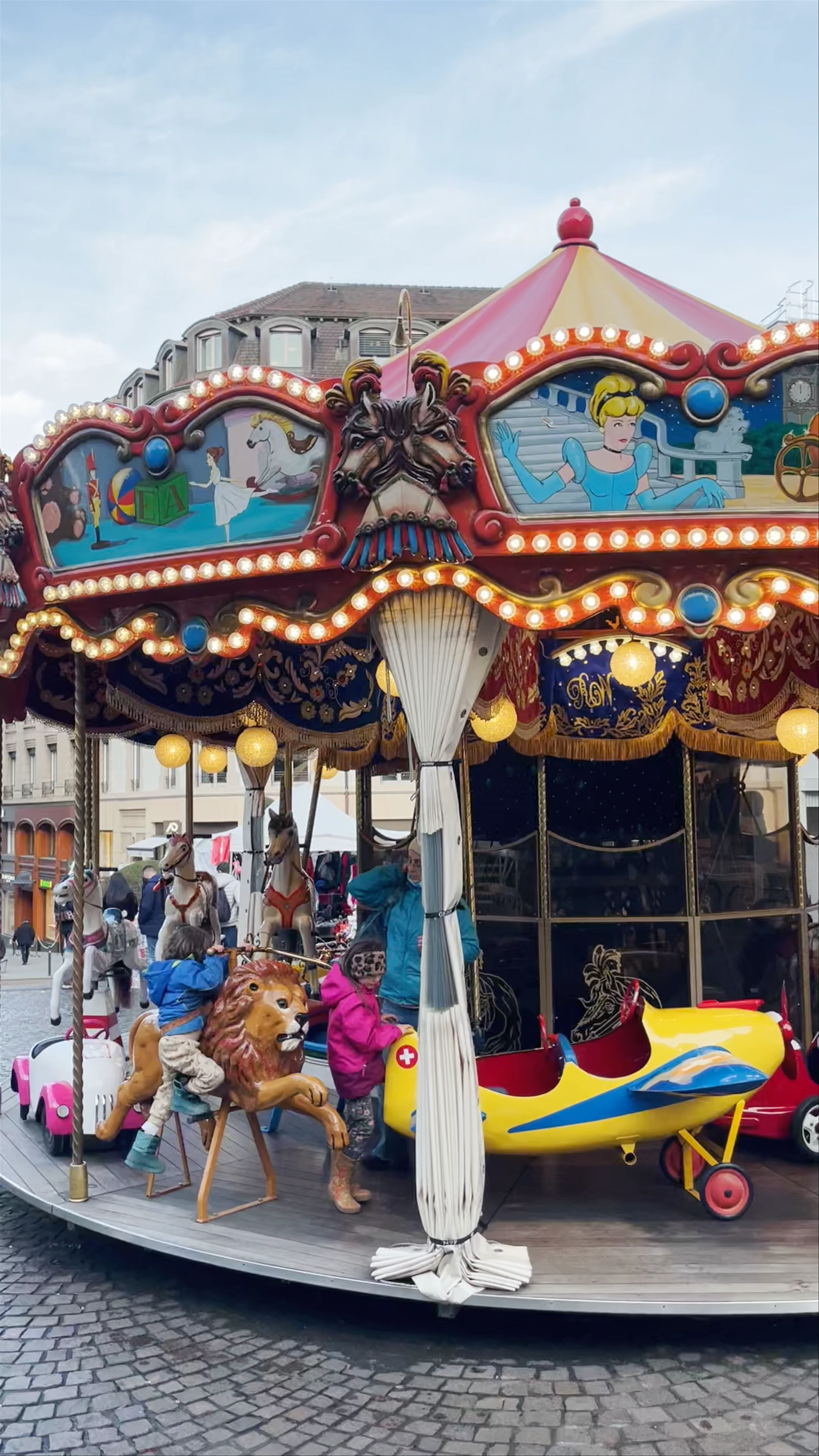 Carrousel de la Madeleine, Place de la Madeleine