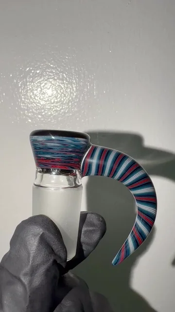 Preview pic of Bhombbhomb Glass wigwag ๐