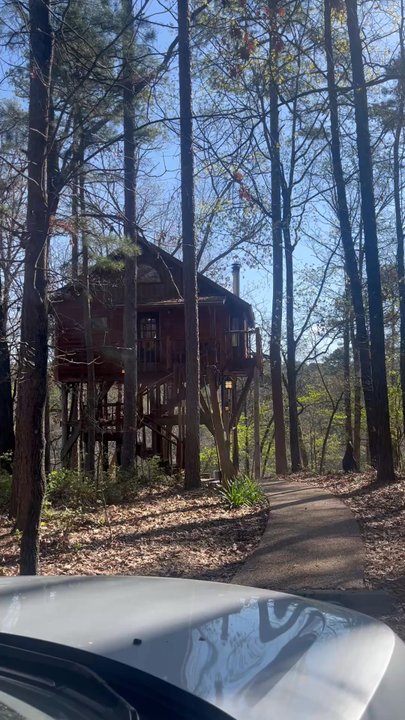 Treehouse Cottages - The outside of cabin - Vacation Rentals Near Me - Eureka Springs, Arkansas