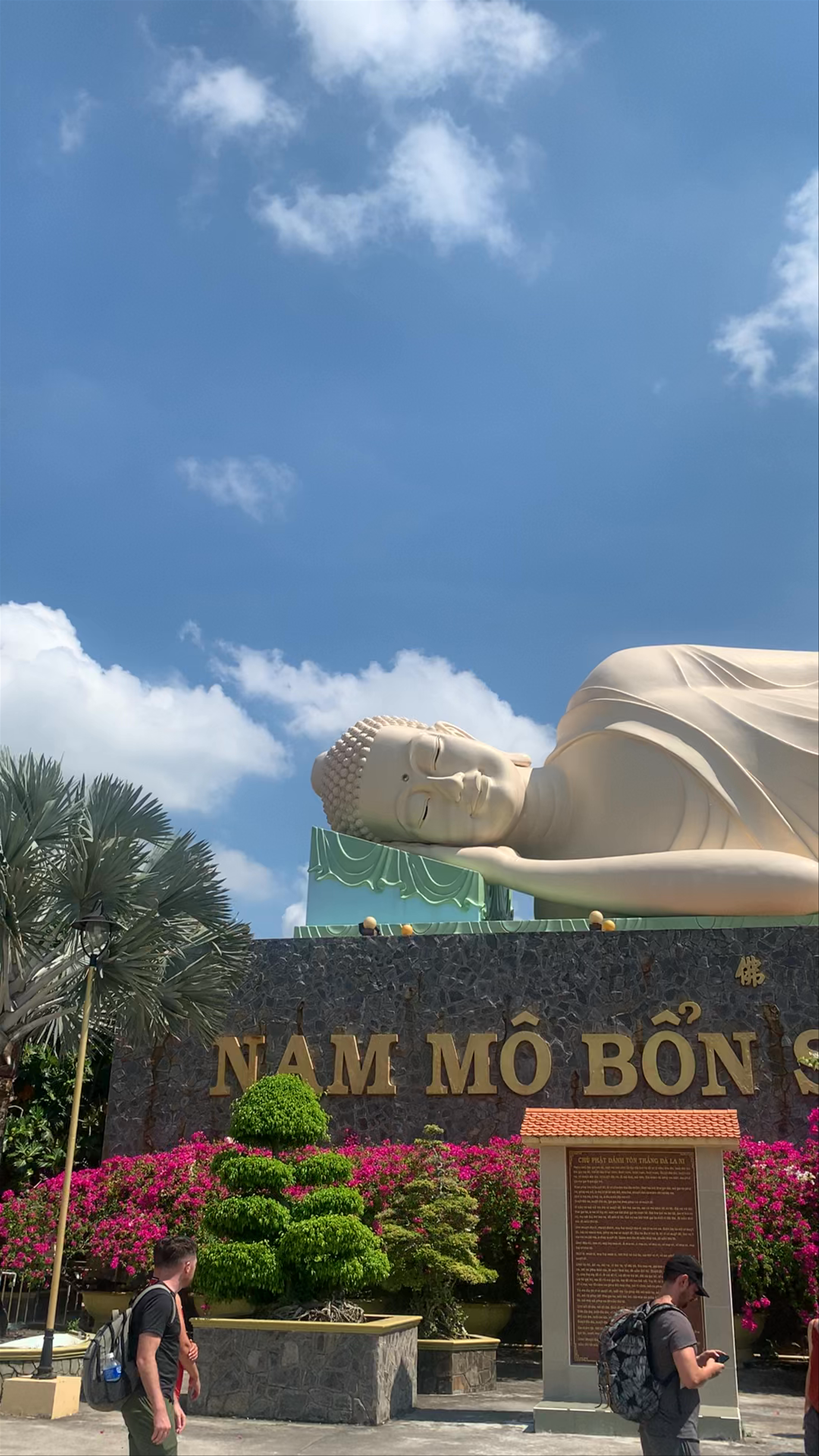 Reclining Buddha statue