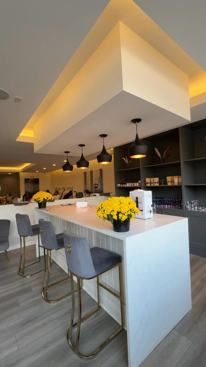 Polished - Drying Bar - Nail Salons Near Me - Oak Park, Illinois