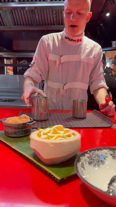 Street Xo - Mango Dessert (Incredible) - Gastropubs Near Me - Madrid, M