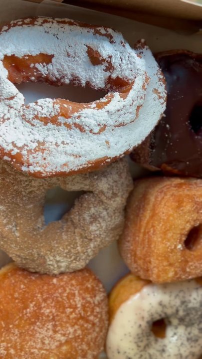 Johnny Doughnuts - Display case - Donuts Near Me - Santa Rosa, California
