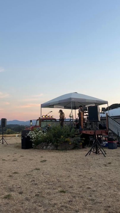 Art+Science Cider & Wine - The Neon Prairie Dogs - Wine Tasting Room Near Me - Sheridan, Oregon