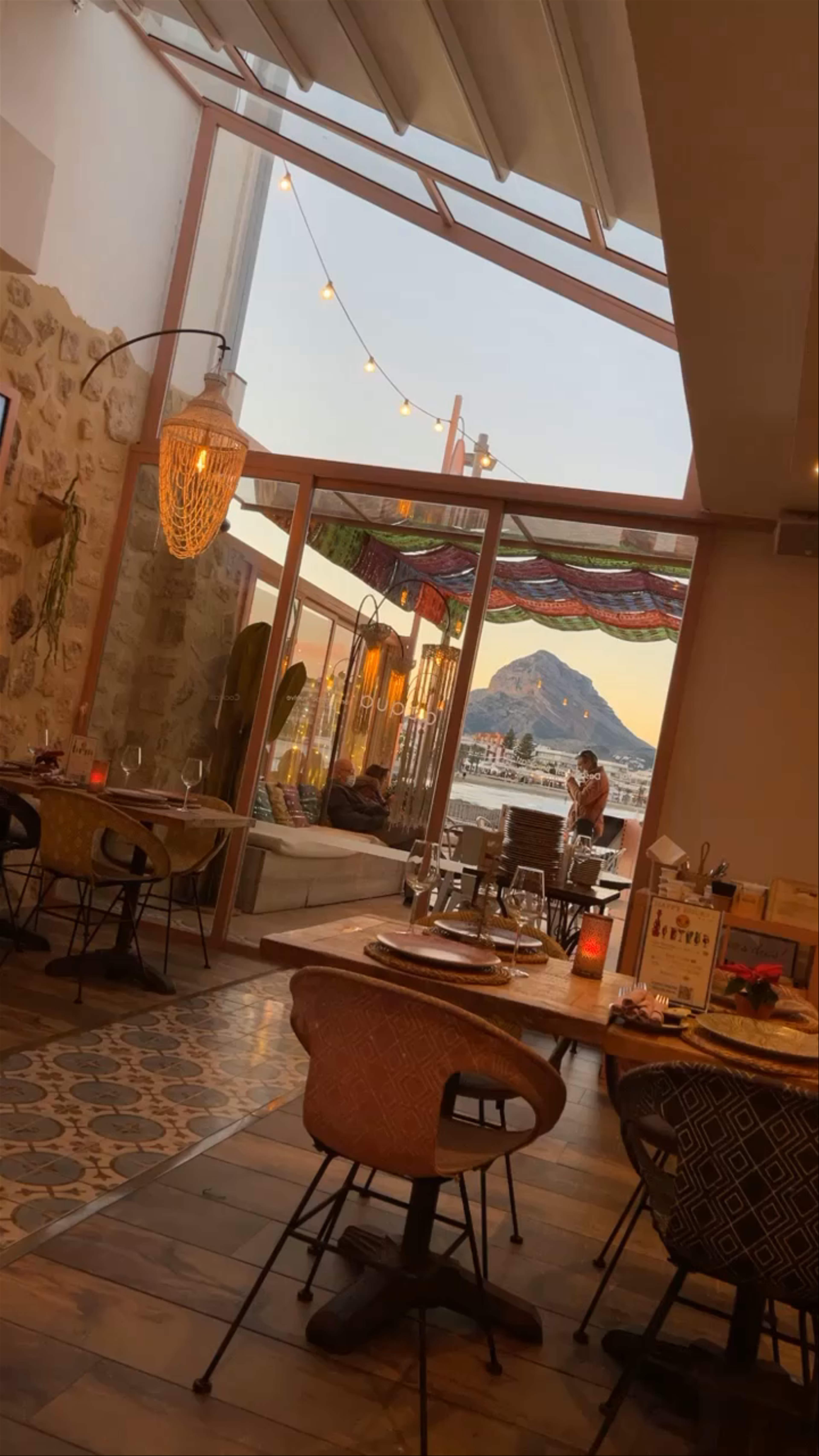 Acqua Bar & Steakhouse