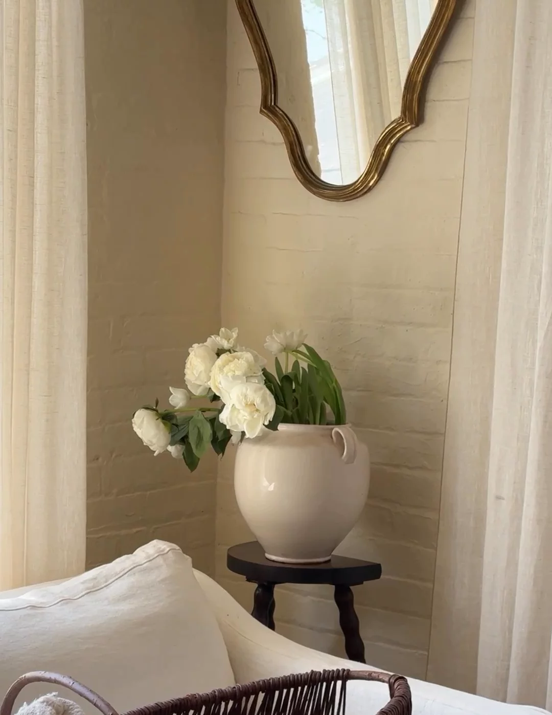 White Martres Tolosane Pot — Sylvie