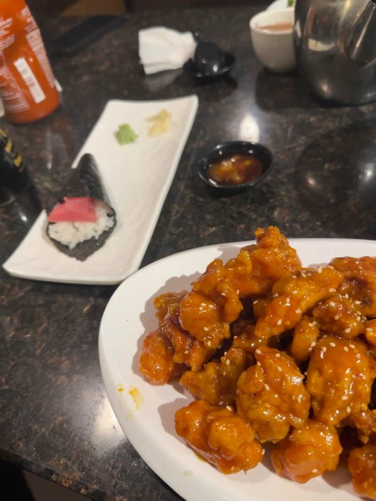 Big Pho - Sesame chicken, beef pho, Vietnamese Fresh Roll, Tuna hadroll - Asian Fusion Near Me - Barrie, Ontario