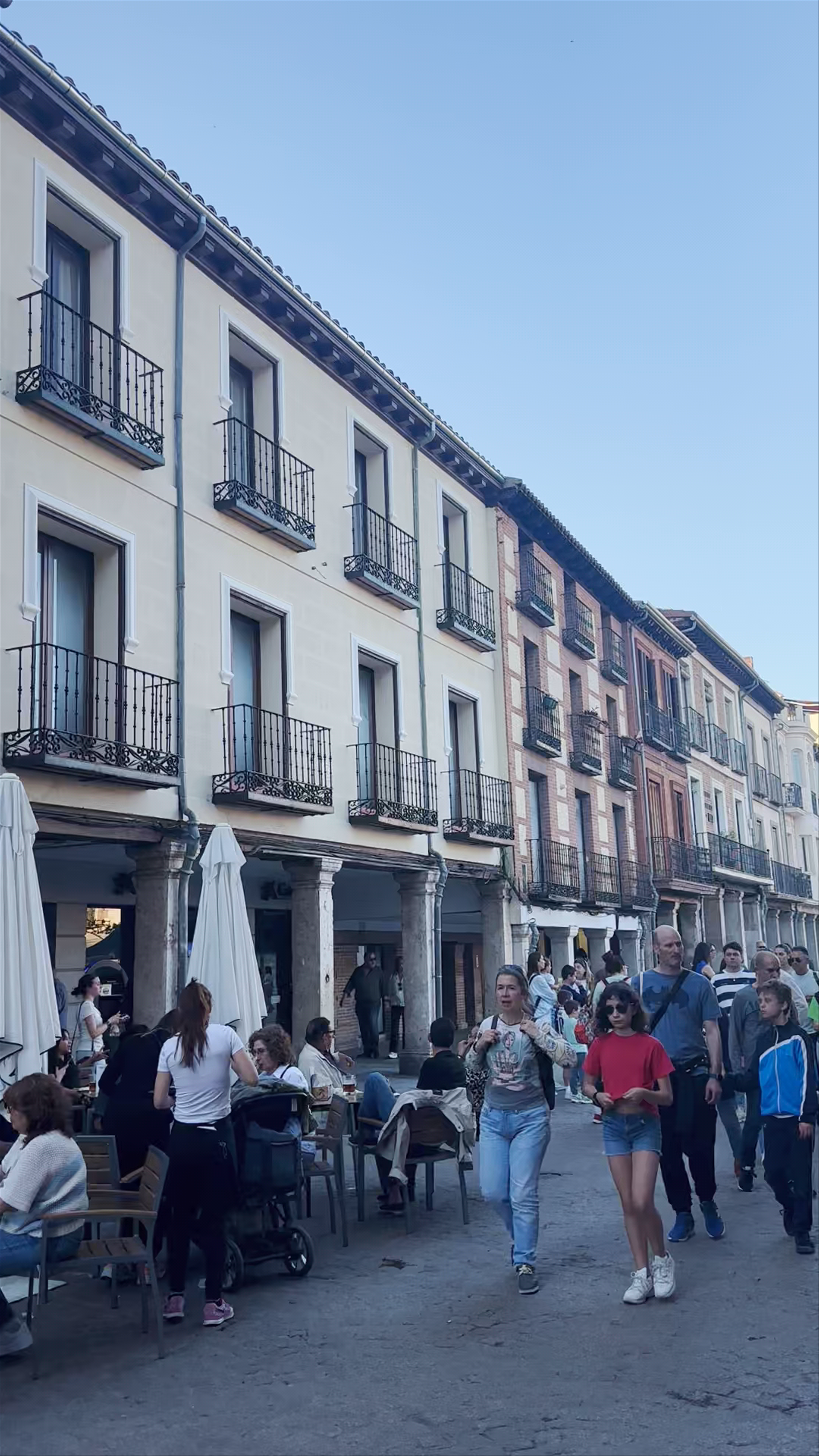 Calle Mayor in Alcalá de Henares: Historic Streetside Cafe Life