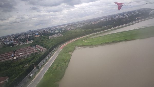 Photo of AirAsia flight appro