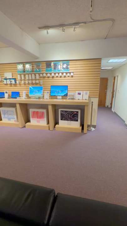 MacHeadQuarters - Inside of the store - Computers Near Me - Saint Louis, Missouri