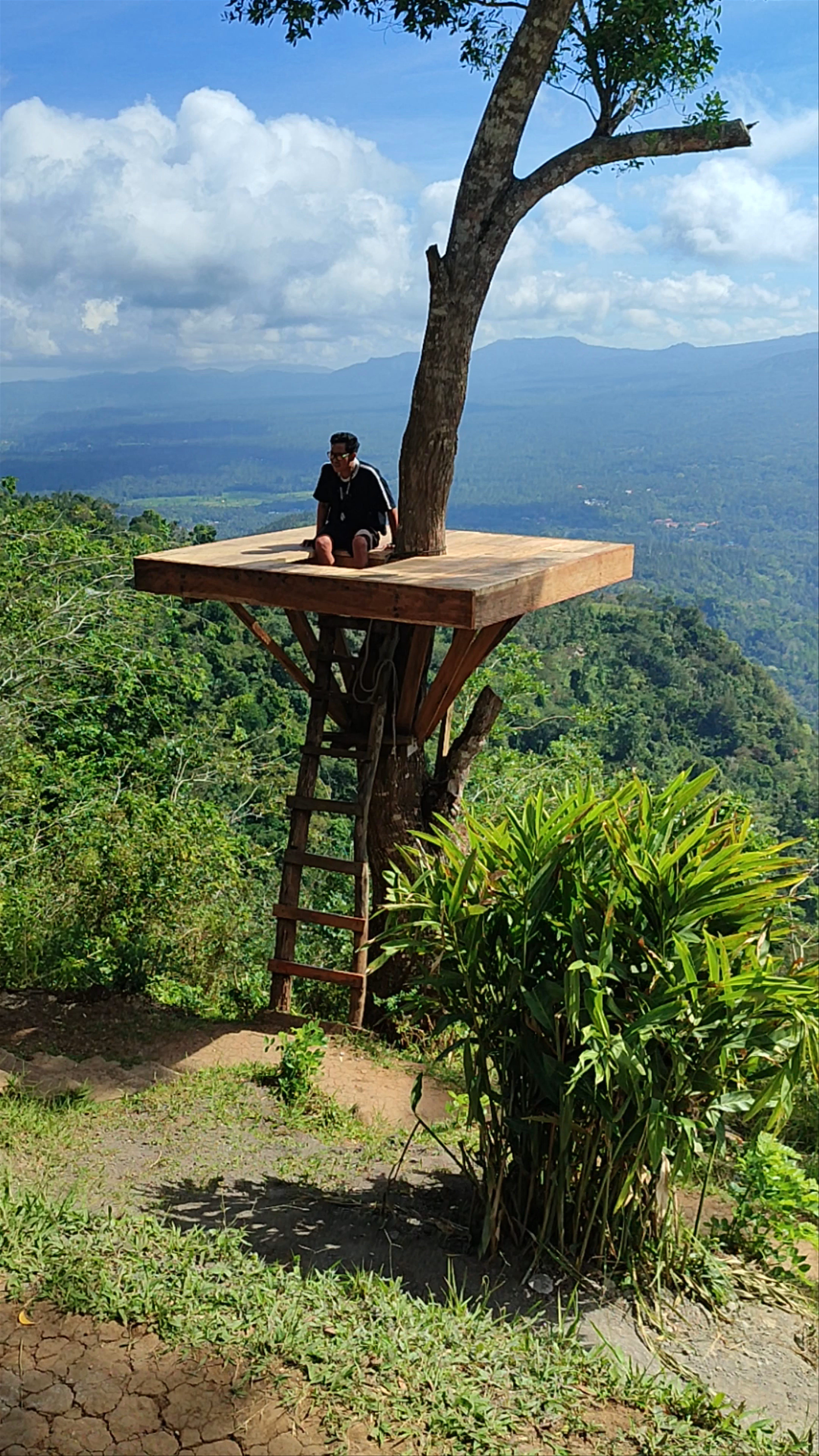 Lahangan Sweet: Scenic Treehouse Viewpoint in Bali’s Karangasem