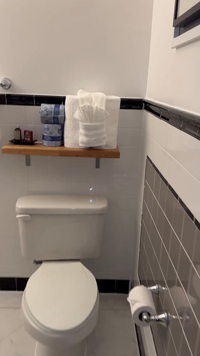 Henry Norman Hotel - Hotels Near Me - Greenpoint, New York