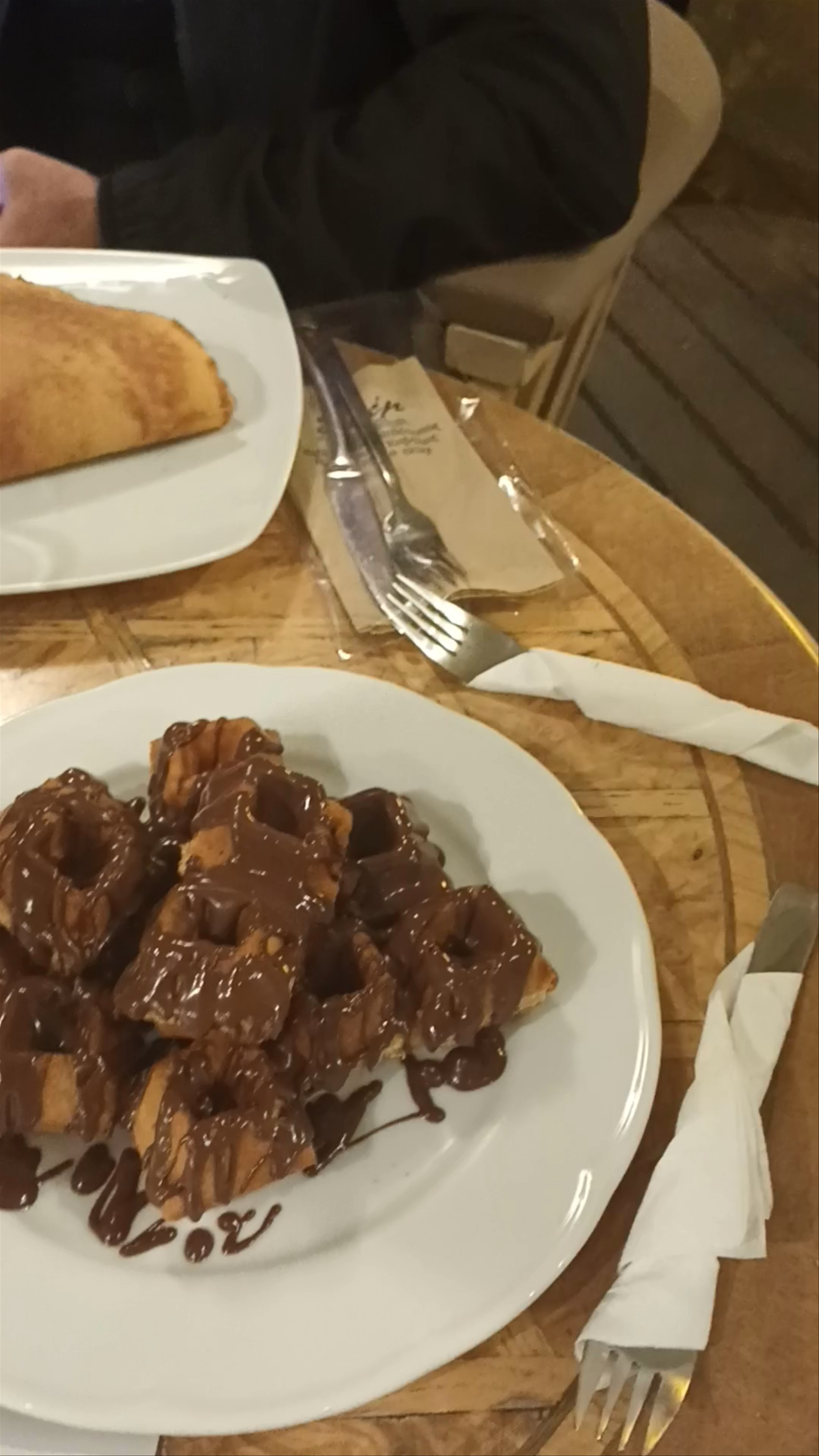 Edem Cafe Pizza: Cozy Evening in Nea Peramos, Greece