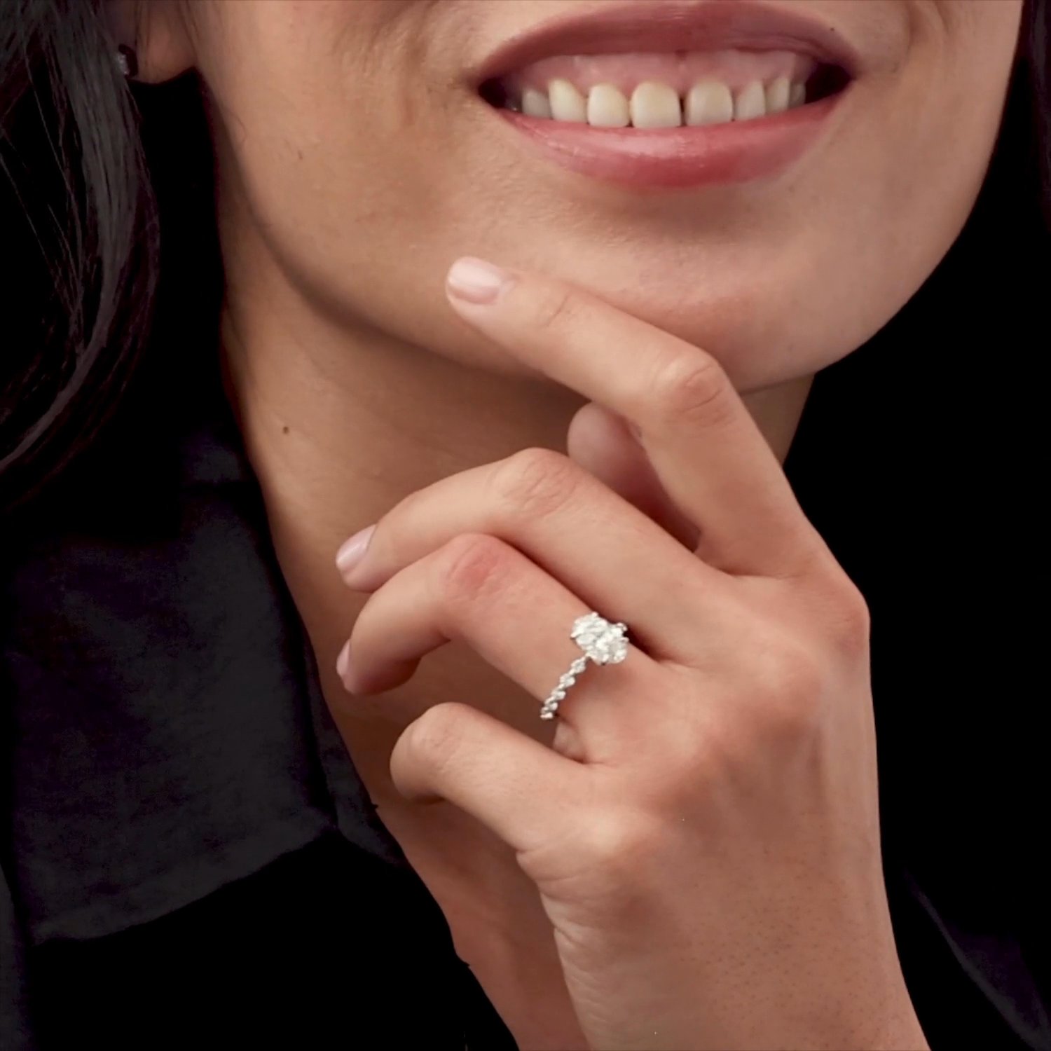 The Single Shared Prong | Oval | 18k | White Gold | bandAccent: Plain | bandStoneStyle: original | diamondOrientation: vertical | caratWeight: other