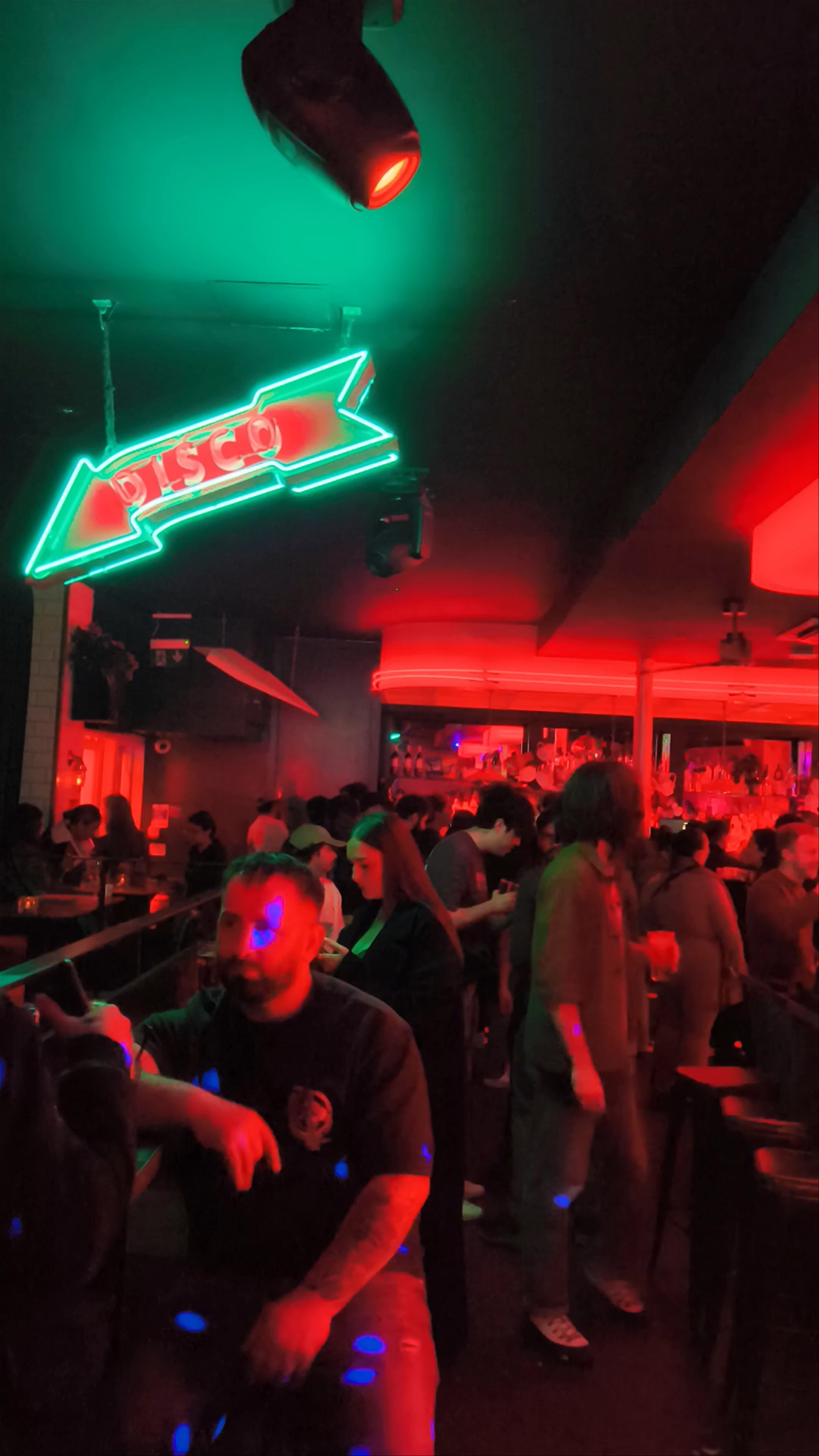 Simmons Bar: Vibrant Nightlife in Shoreditch, London