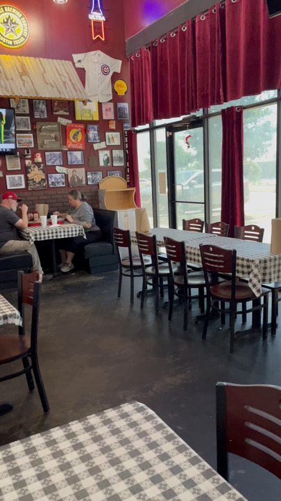 Wiseguys A Chicago Eatery - Round Rock - Awesome Decor - Hot Dogs Near Me - Round Rock, Texas