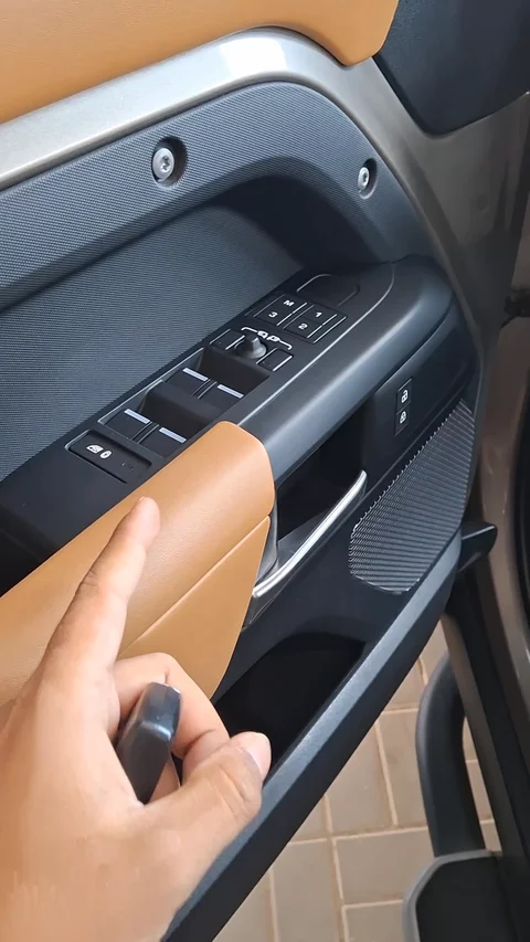 لاند روفر ديفندر 110 S 2023