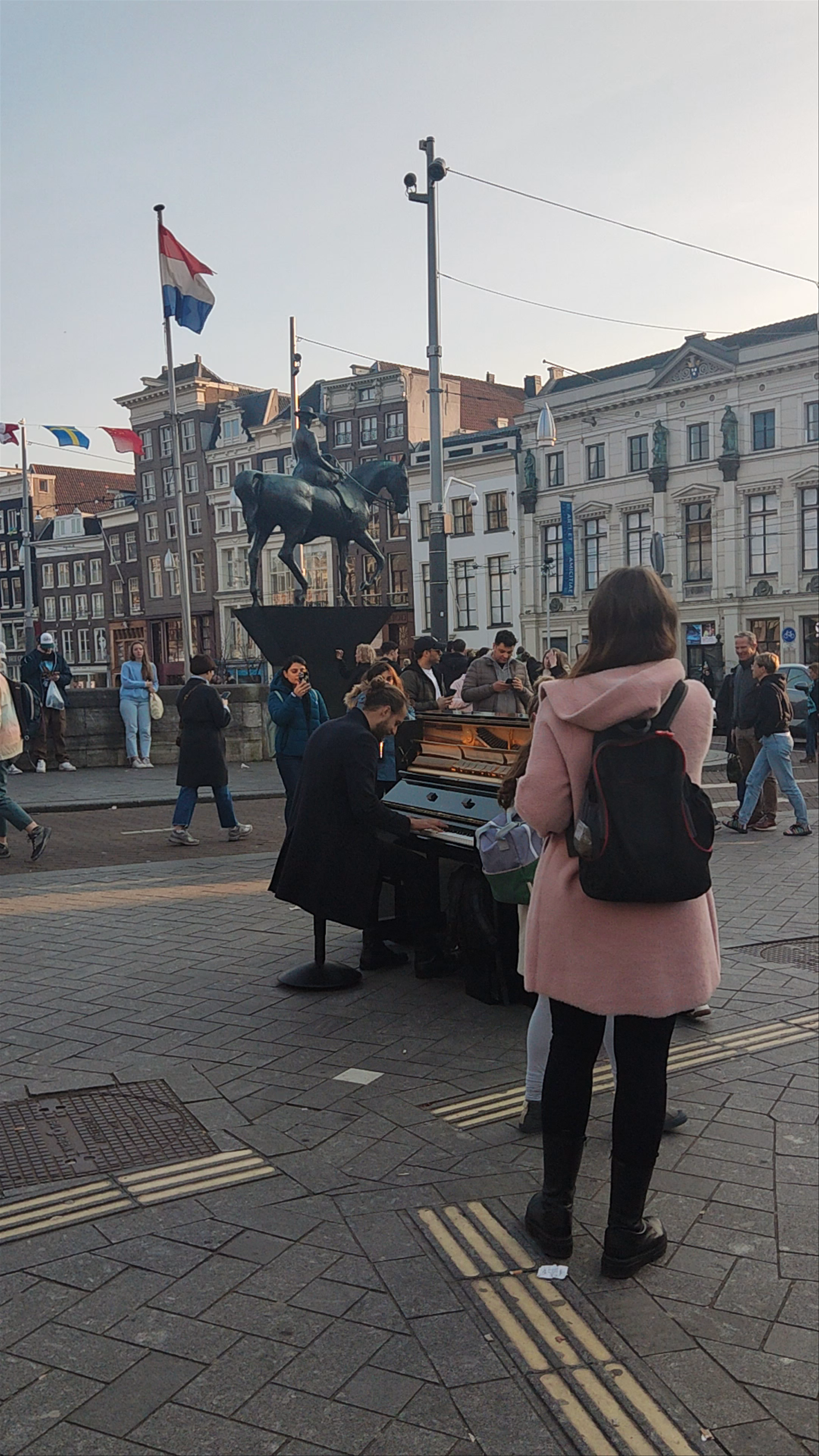 Equestrian statue of Queen Wilhelmina