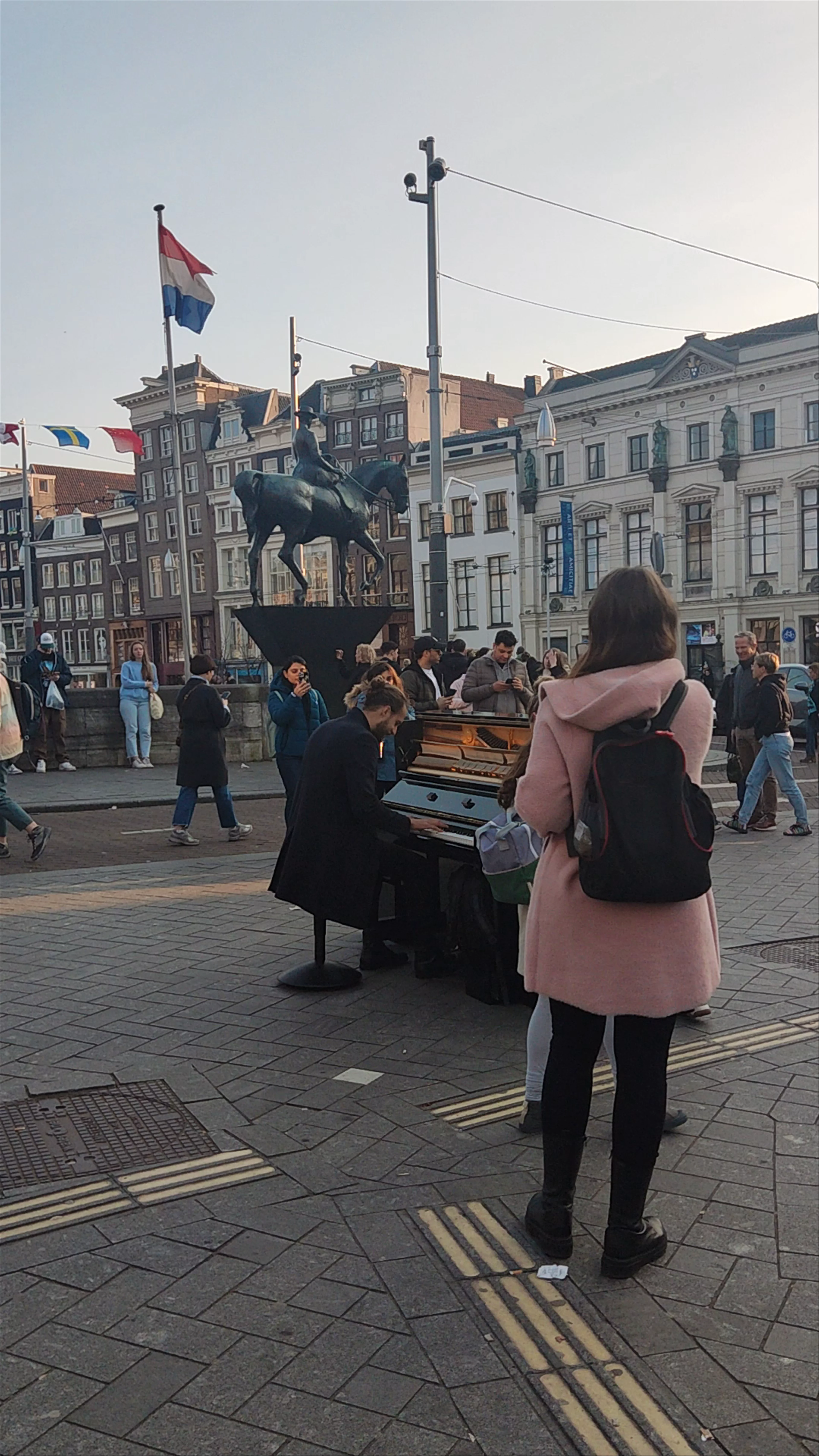 Equestrian statue of Queen Wilhelmina