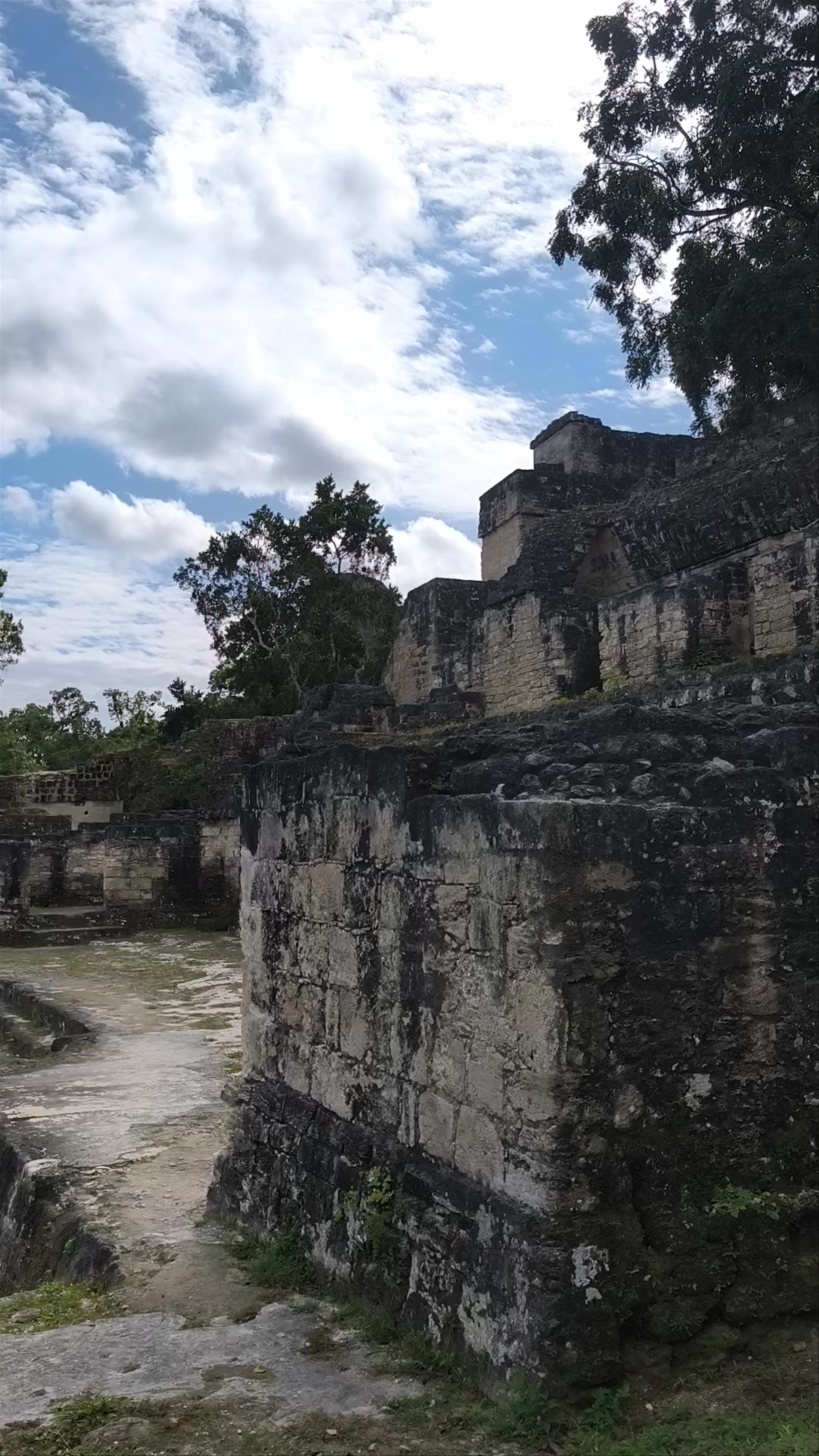 Templo Shiro - Acrópolis del sur