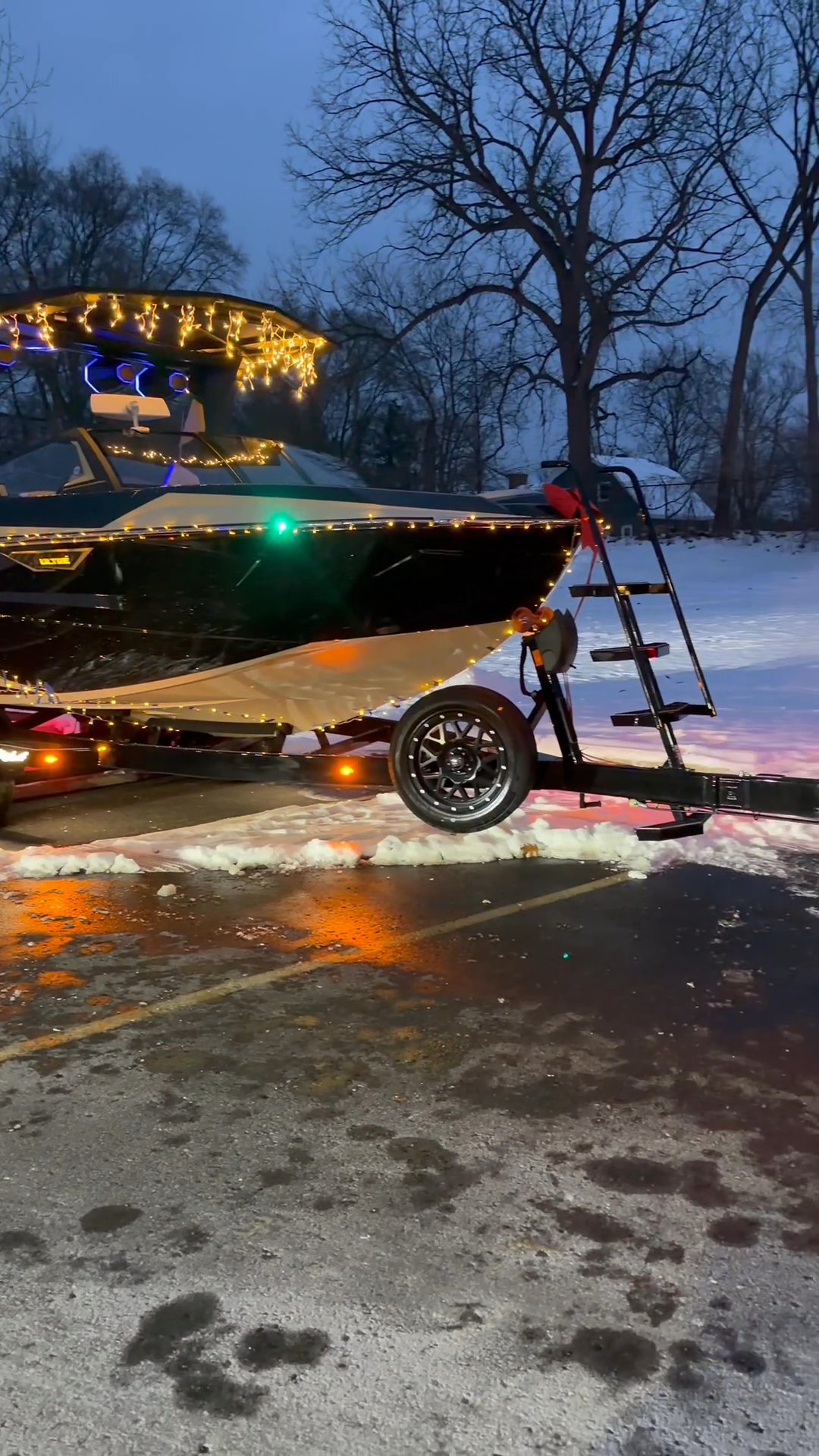 Let’s see those boats lit up!