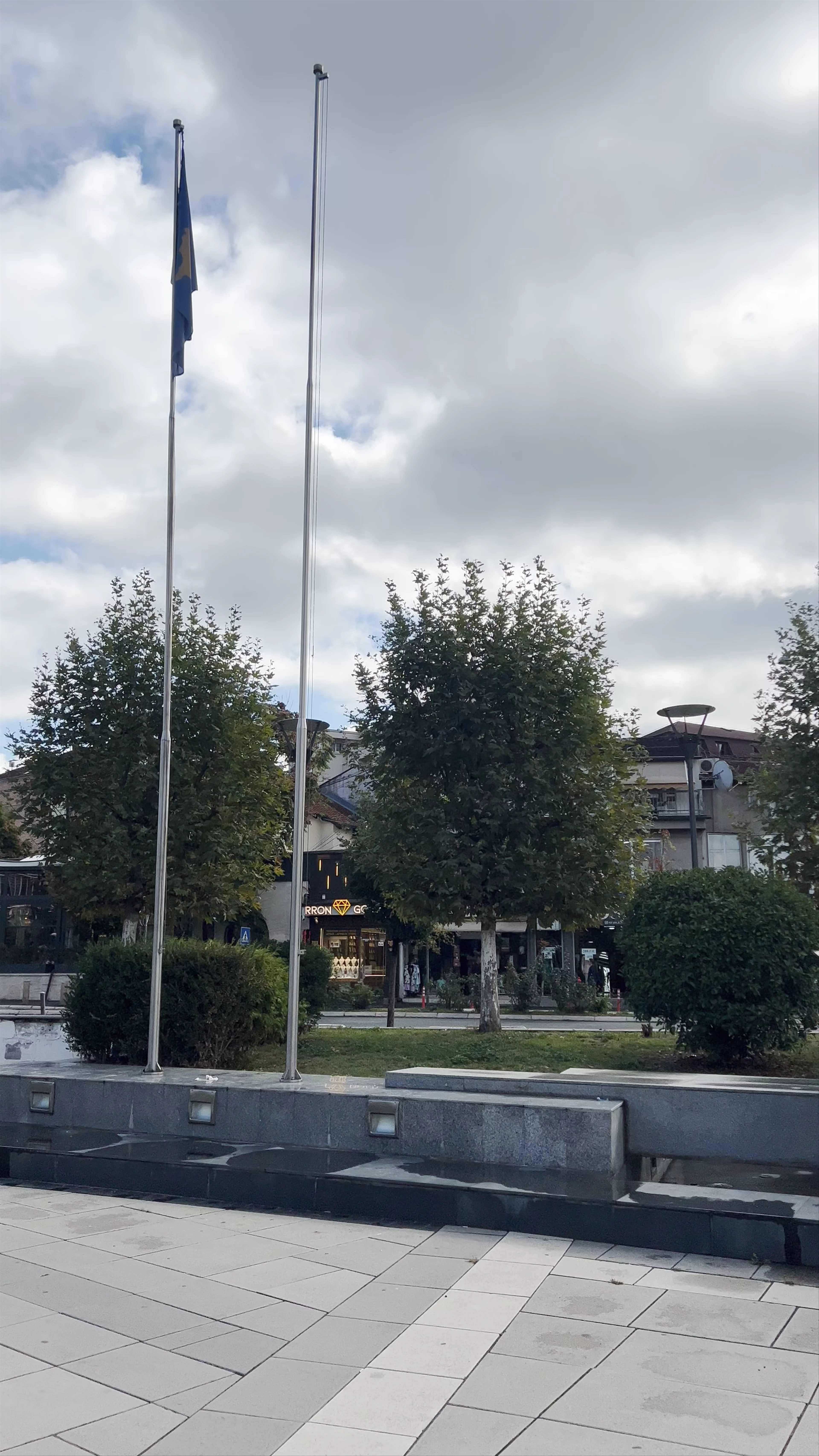 Ibrahim Rugova Statue, Mother Teresa Boulevard
