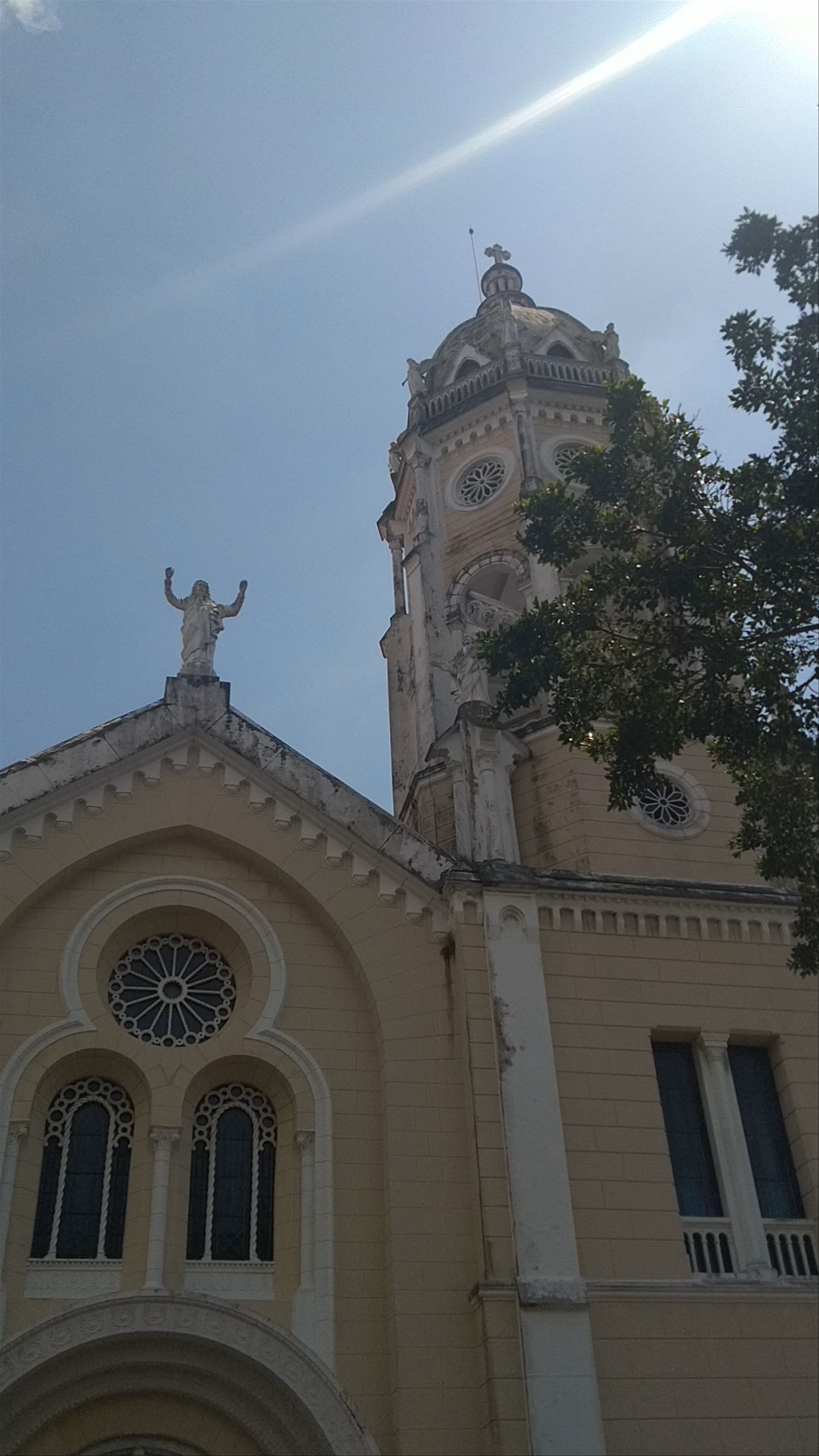 Historic Plaza Simón Bolívar: Heart of Panama City