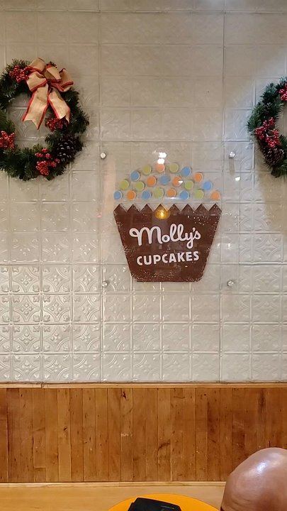 Molly's Cupcakes - Inside view - Desserts Near Me - Chicago, Illinois