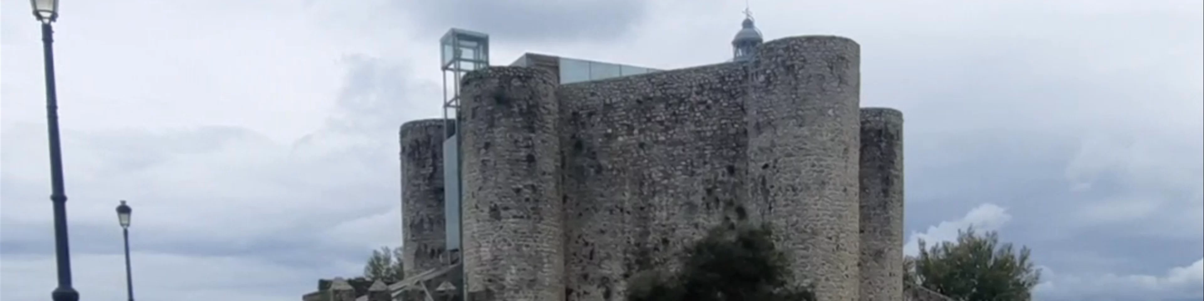 Castillo-Faro de Santa Ana