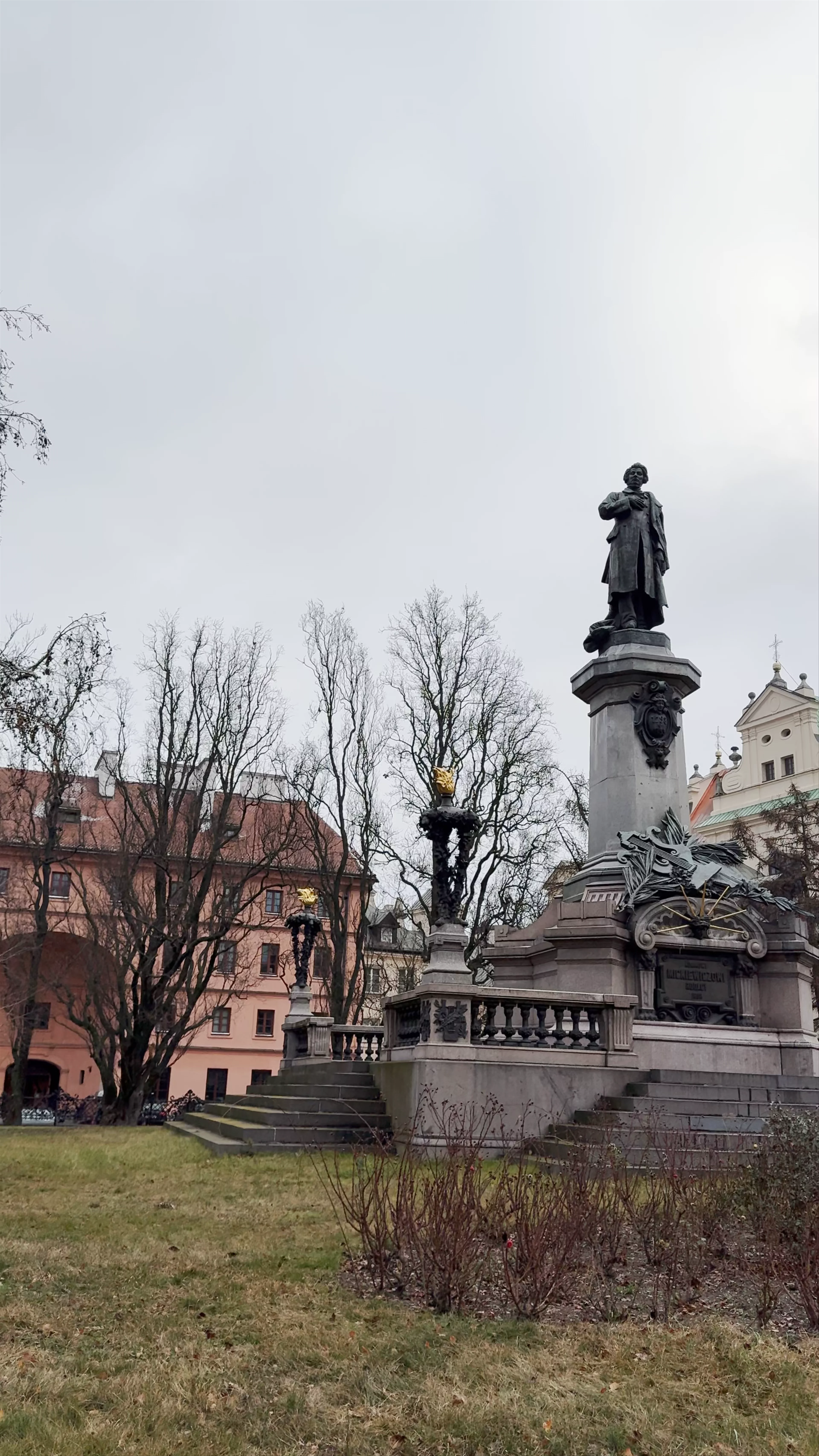 Skwer Adama Mickiewicza, Krakowskie Przedmieście, Warsaw