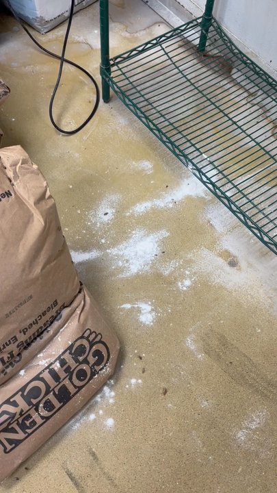 Golden Chick - Behind the kitchen doors. How do they have a 100 score from health department. - Fast Food Near Me - San Antonio, Texas