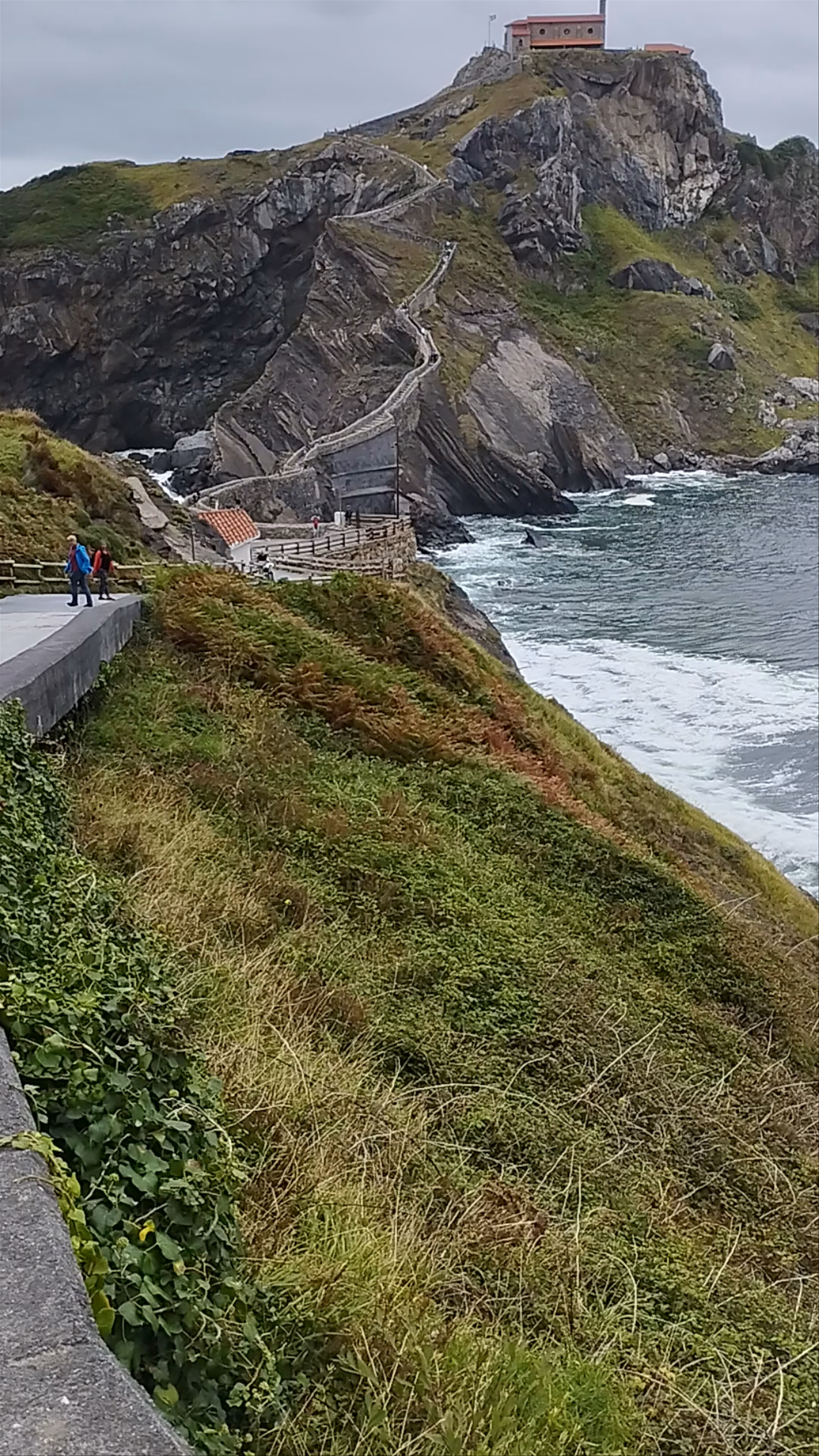 Mirador Subida San Juan: Rugged Coastal Climb & Scenic Views in Barrio Gibelortzaga