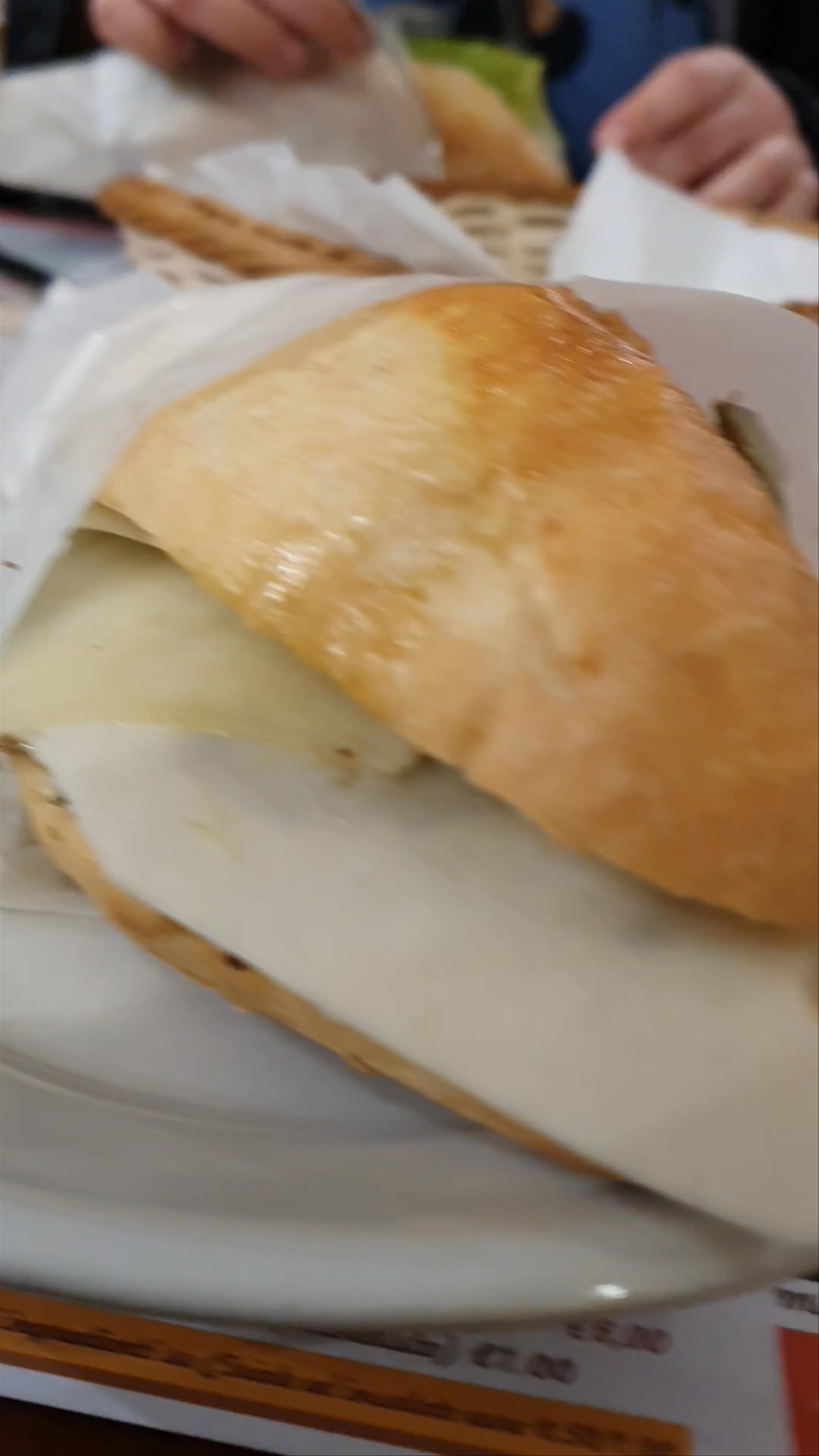 Dar Ciriola: Cozy Italian Café Experience in Rome