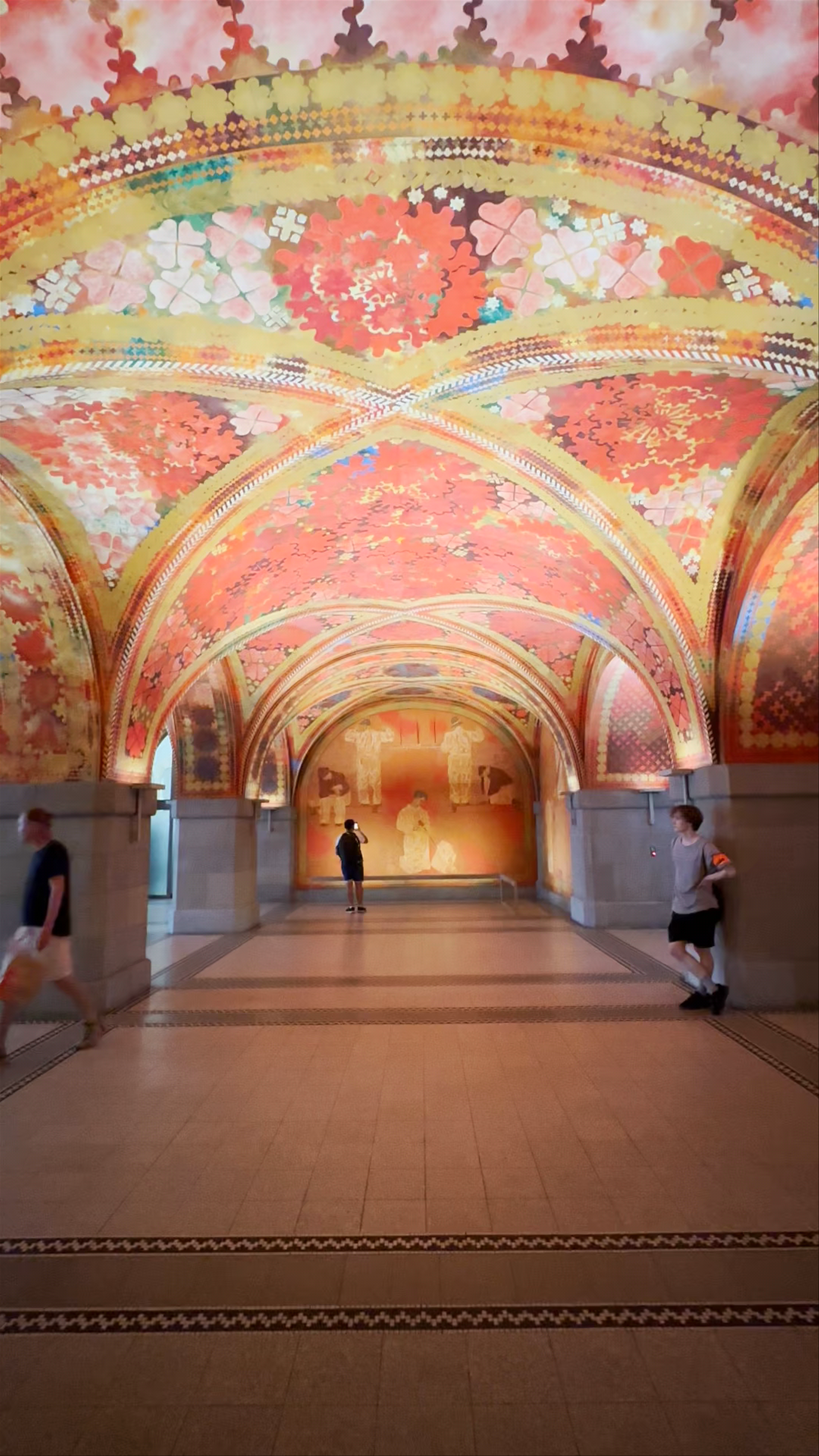 Murales de Giacometti: Artistic Marvel in Zürich's Historic Bahnhofquai