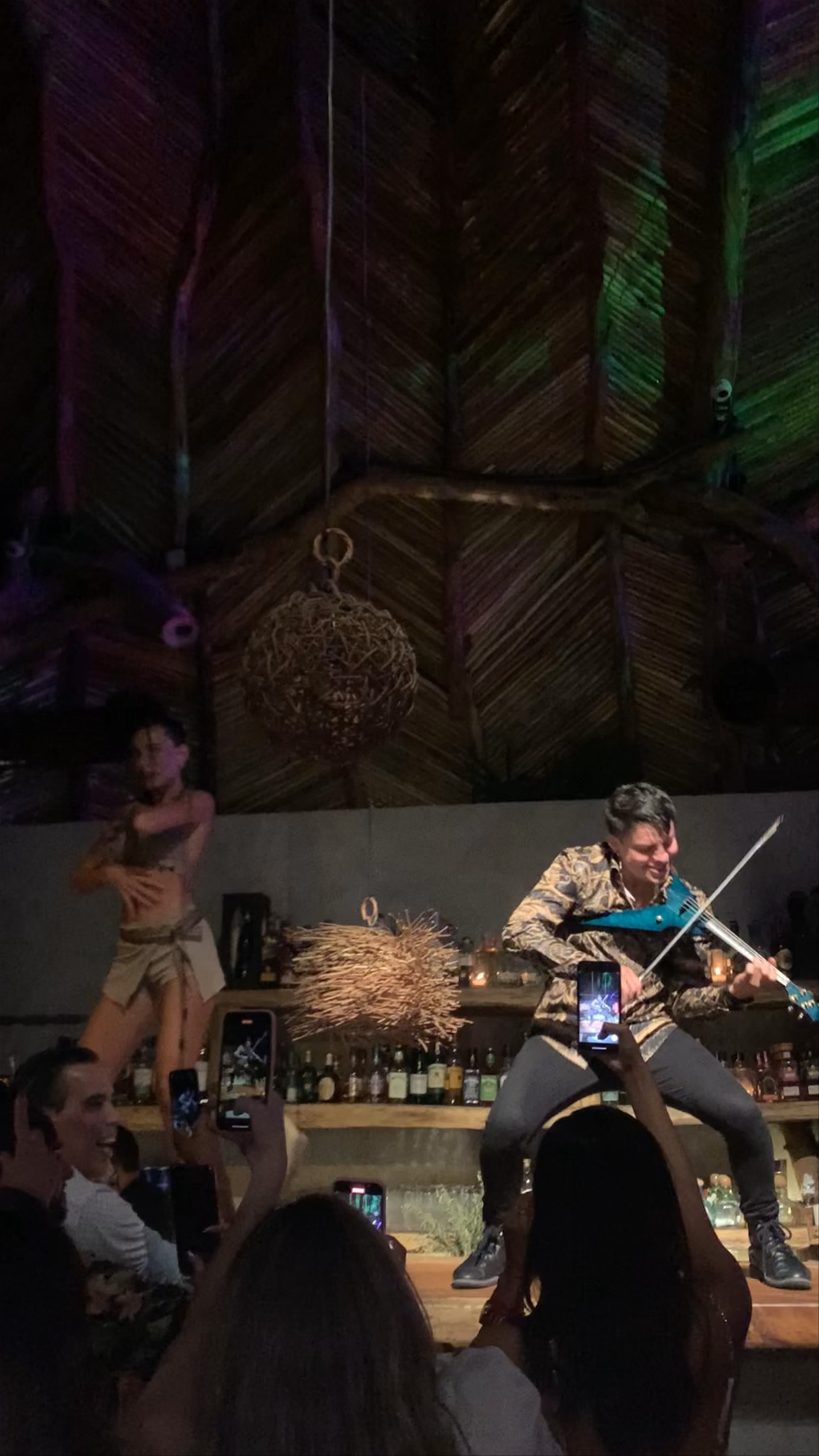 Electric Violin Show with Dance at Confessions Cancun