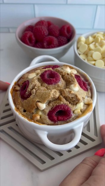 Raspberry and White Chocolate Baked Oats | alicelovesbreakfast