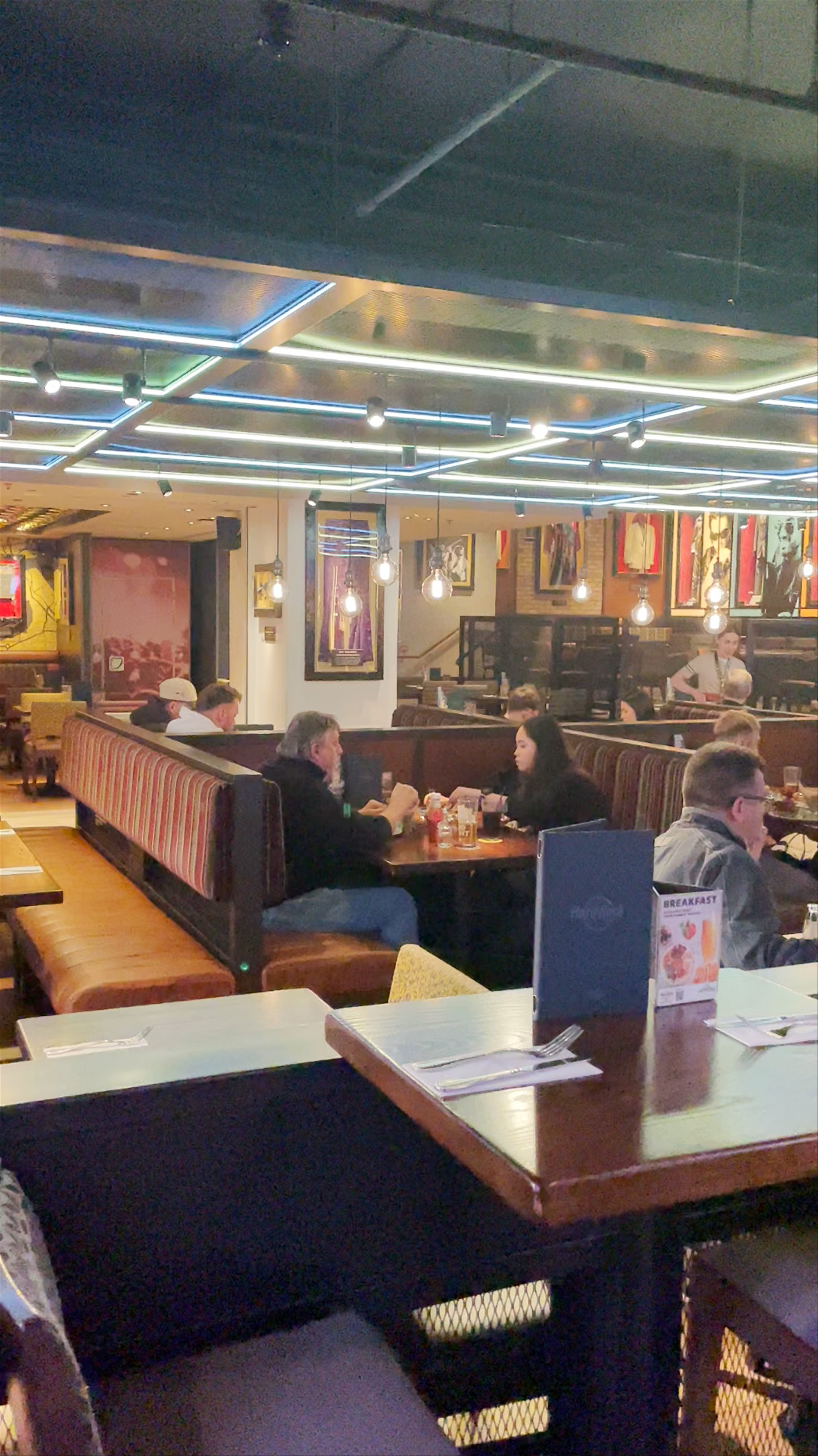 Hard Rock Cafe Piccadilly: Classic Rock and Urban Vibes in London