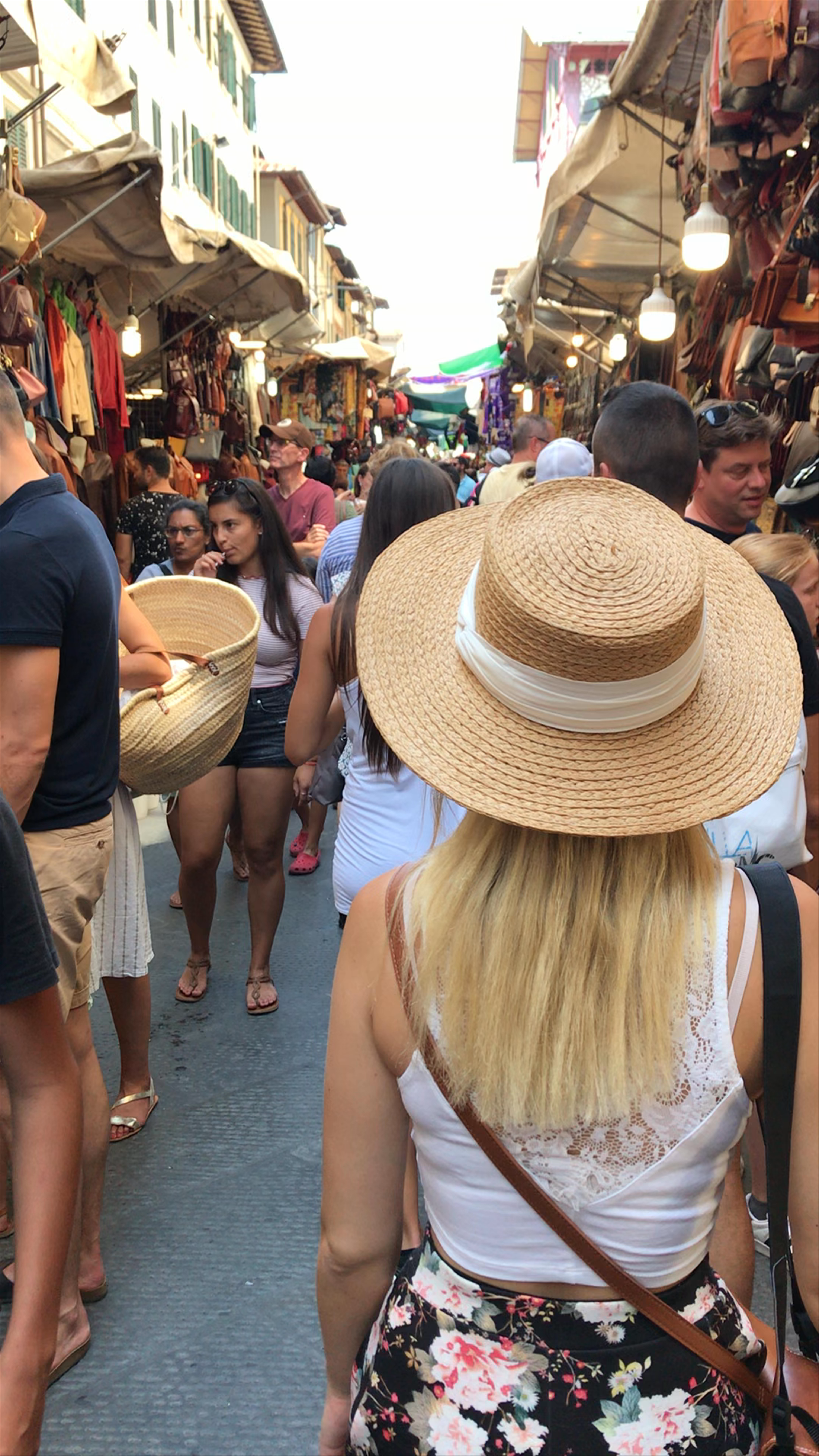 Exploring the Bustling Leather Market of Florence