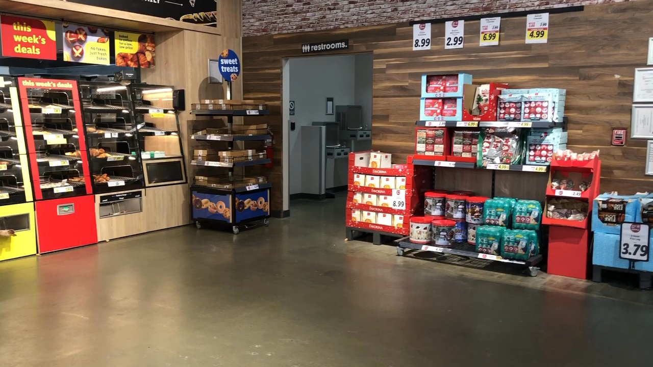 Lidl - Walking in - Grocery Near Me - Springfield, Virginia
