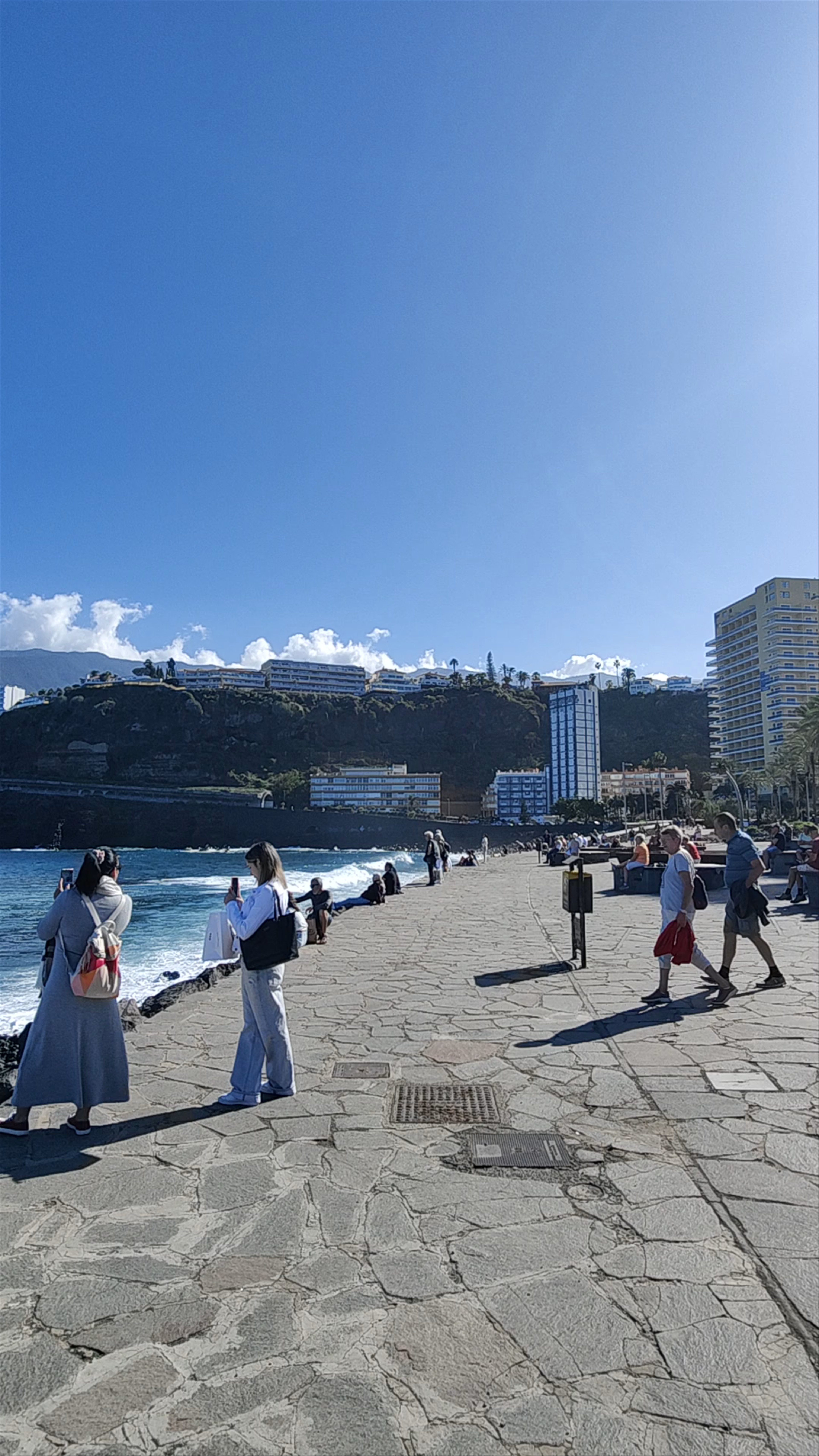 Sunny Coastal Stroll at Playa de La Barranquera, Puerto de la Cruz