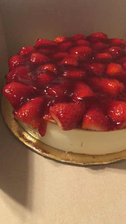 El Trigal Dorado - The best strawberry cheesecake ever. My family could not get enough of it. Thank you so much to the wonderful bakers - Bakeries Near Me - Fullerton, California