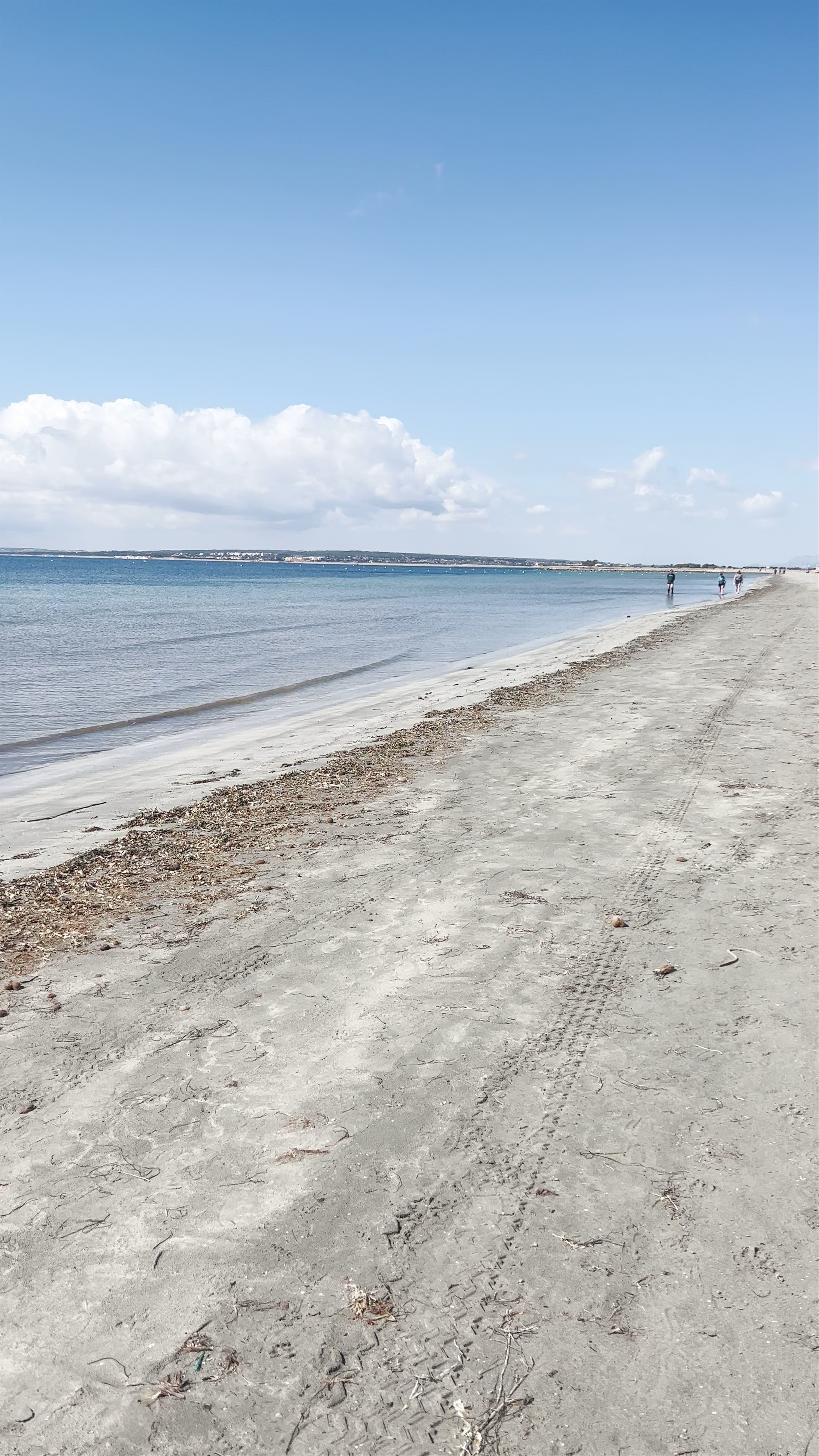Playa Tamarit: Tranquil Beach Escape in Santa Pola, Spain