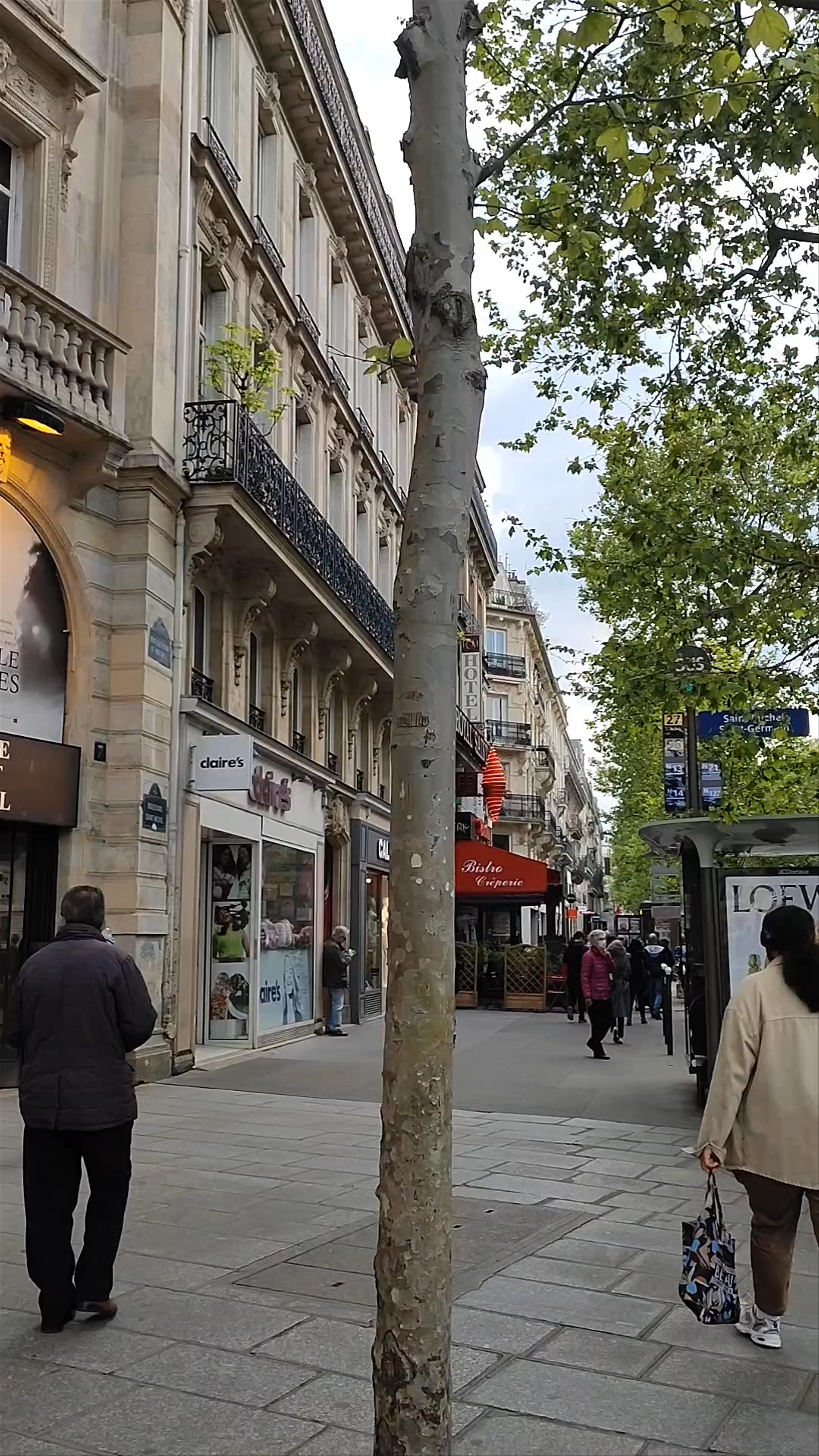 Place Saint-Michel: Vibrant Urban Life in Paris