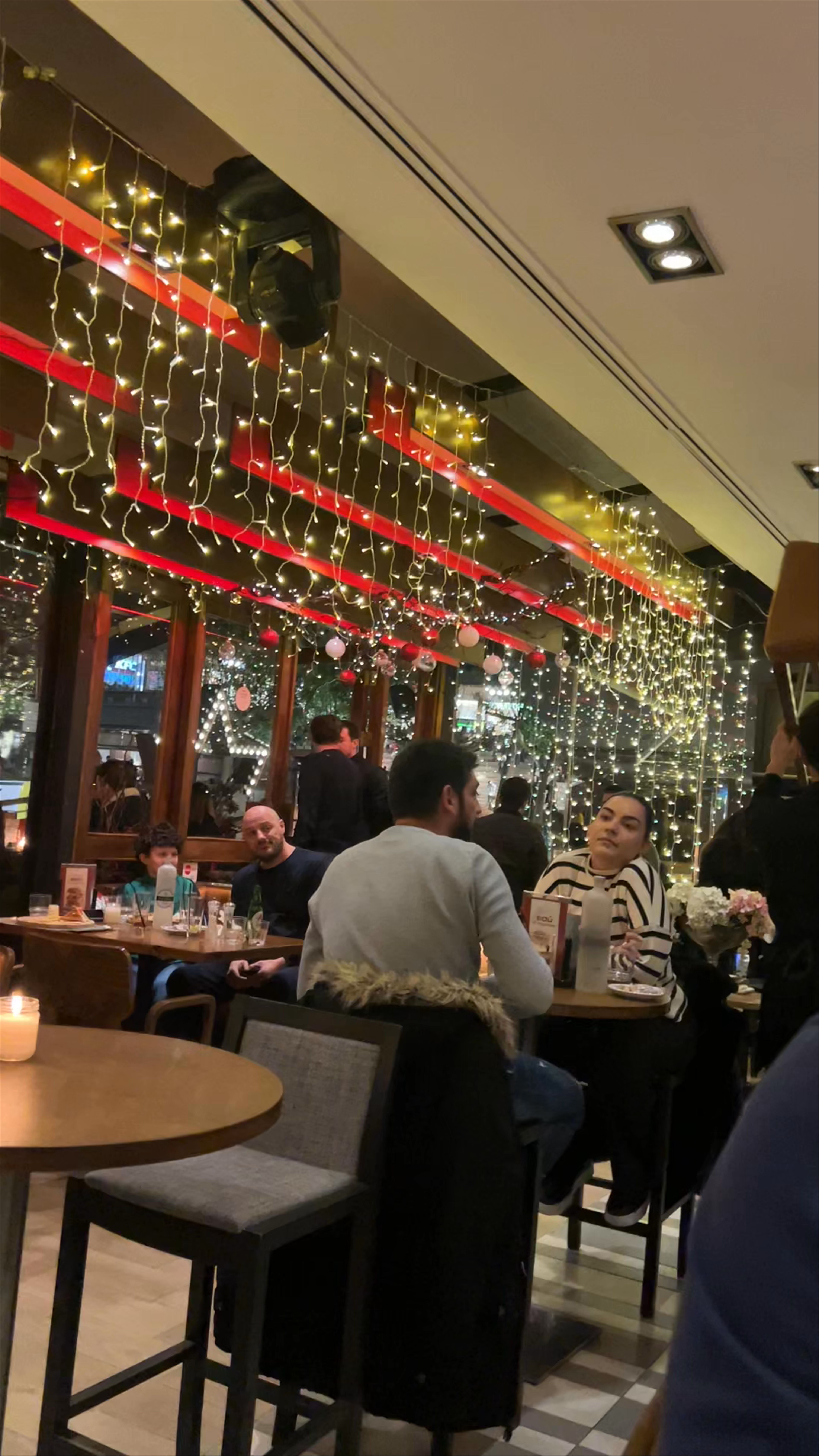 Tothélo GastroBar: A Warm, Festive Evening in Pilea, Greece