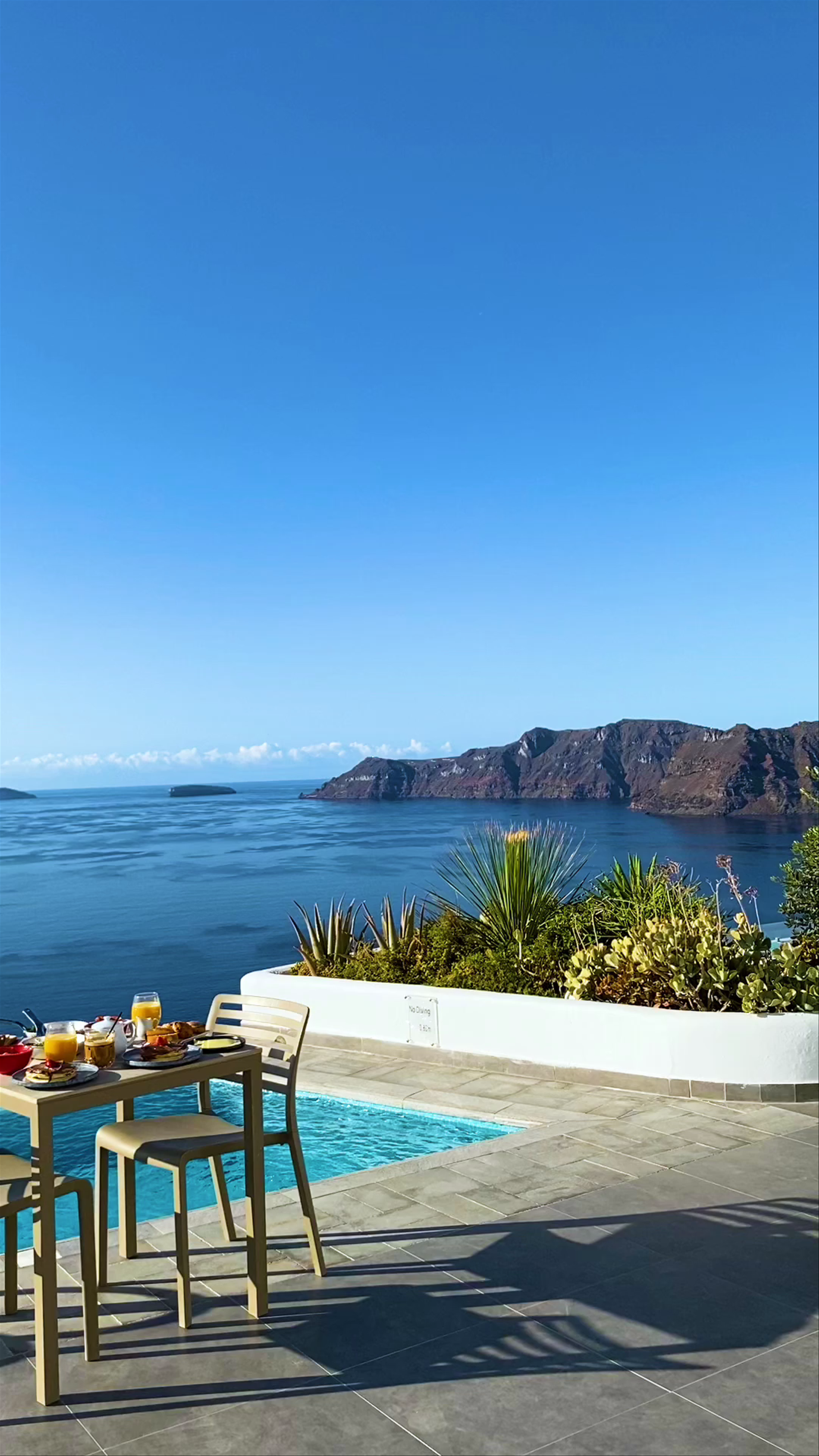 Oceanfront Breakfast at Santorini Secret Suites & Spa