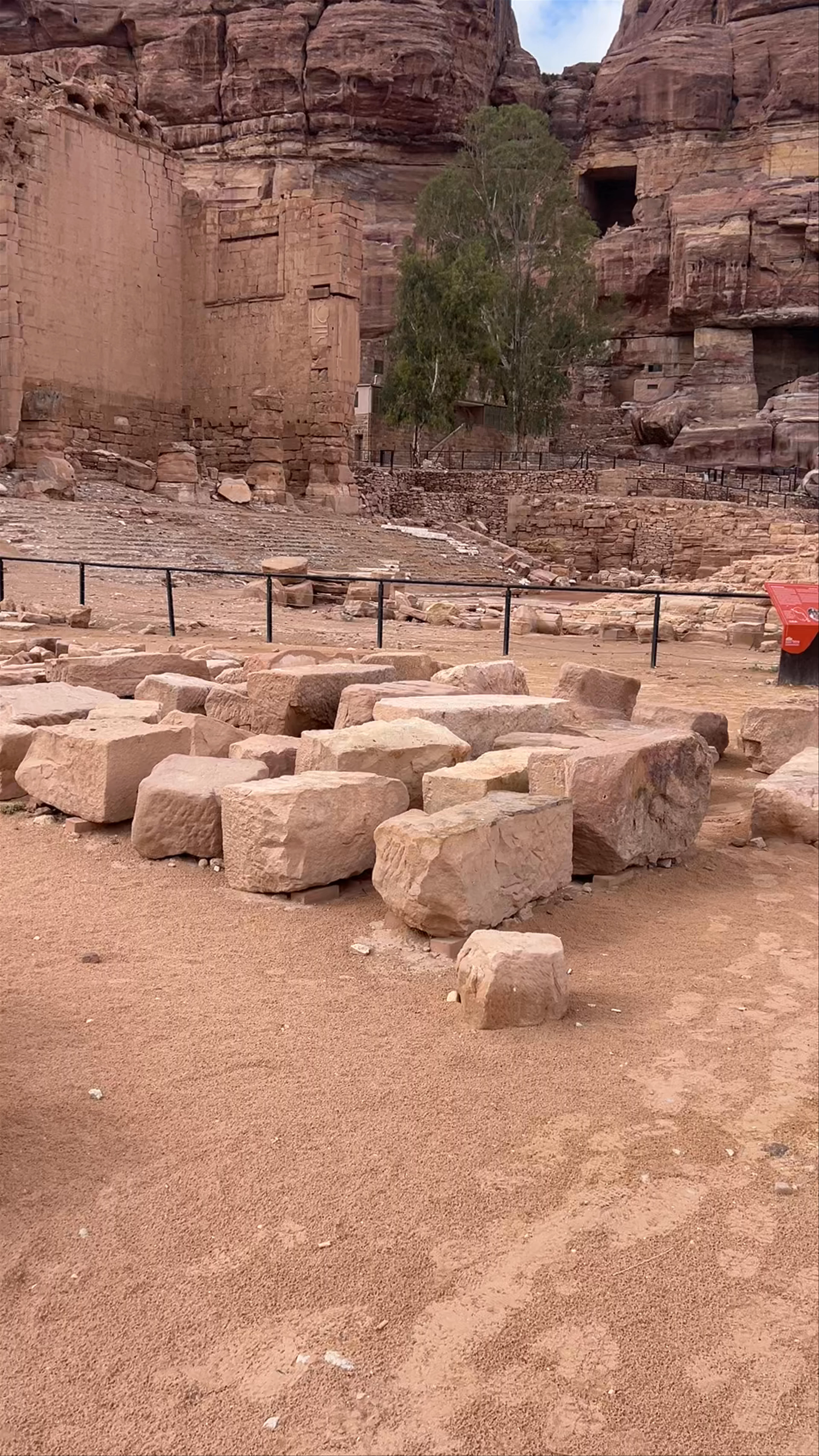 Qasr al-Bint, Uum Sayhoun