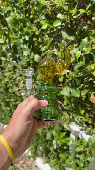 Preview pic of Yellow Green Elephant Glass