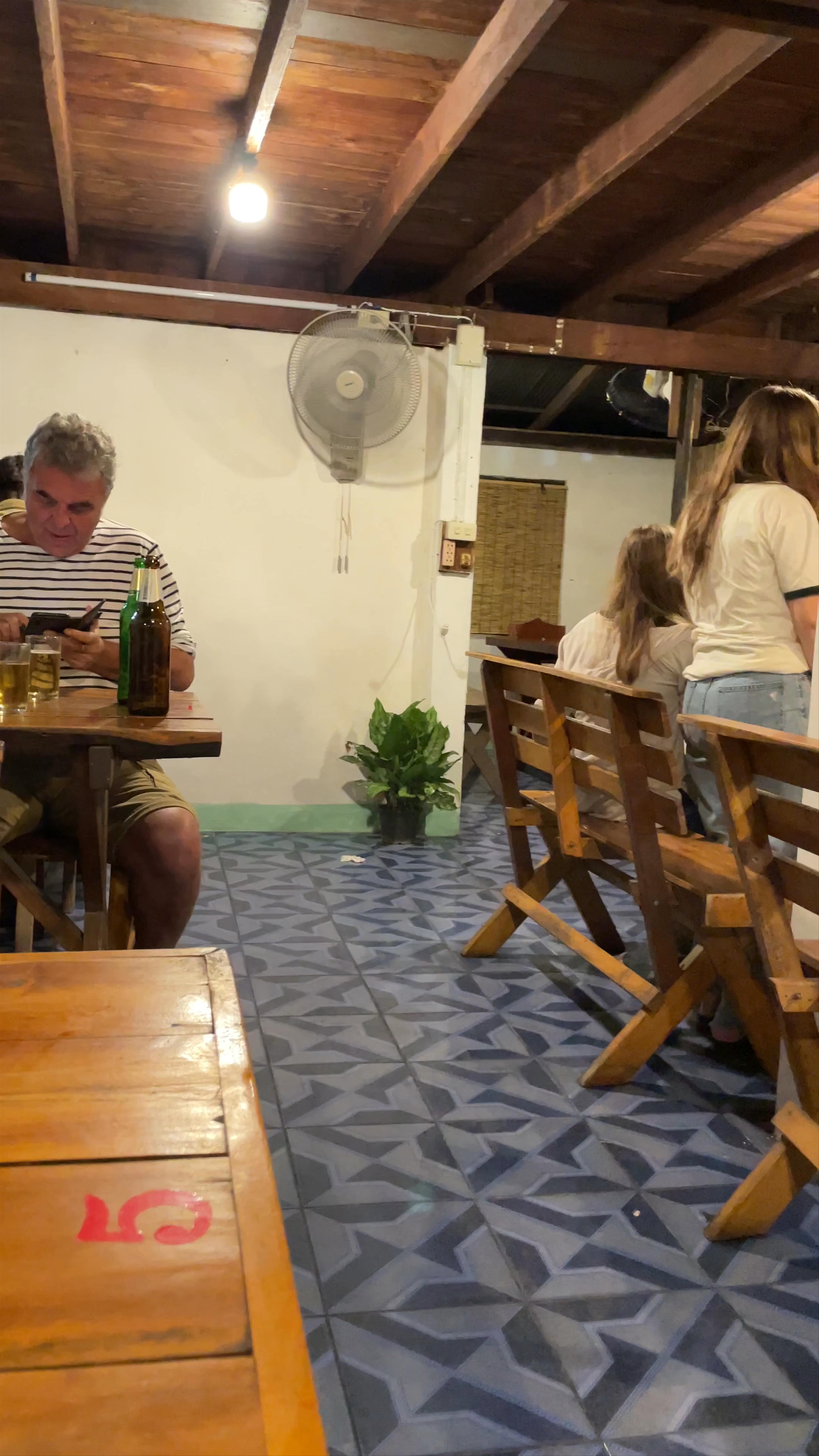 Na's Kitchen: Cozy Nightlife Vibes in Pai, Thailand