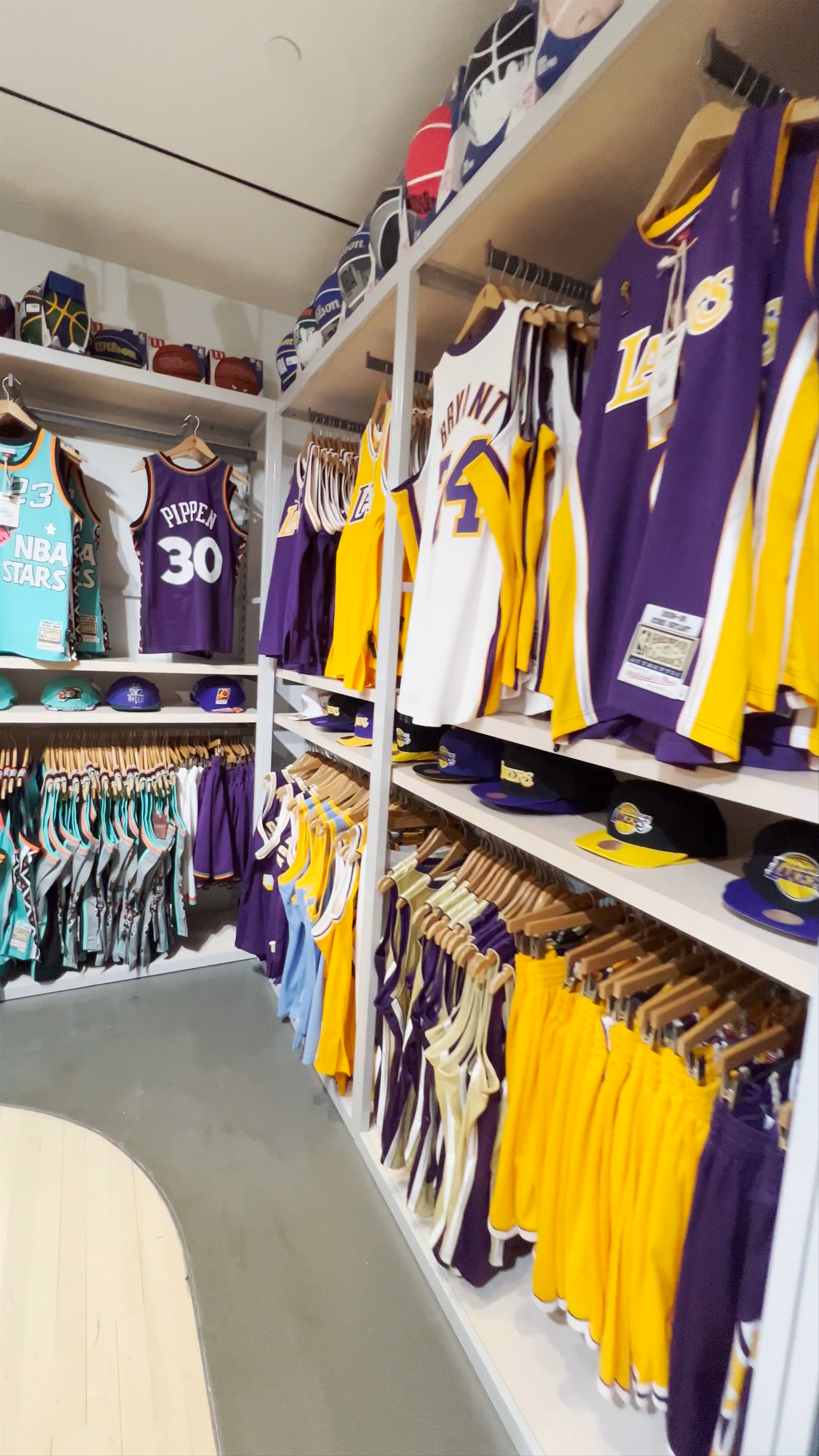 NBA Store Experience: Iconic Basketball Gear on 5th Avenue, New York