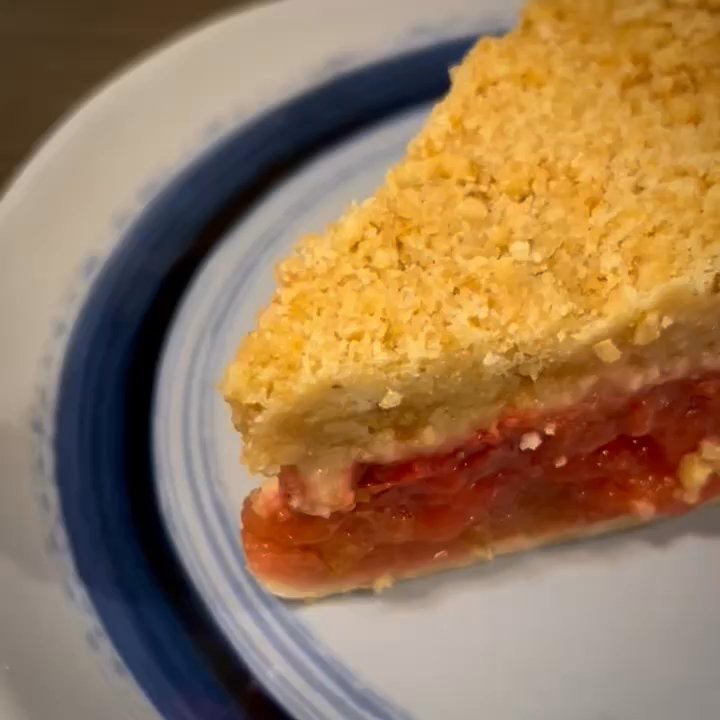 Pie Junkie - Strawberry Rhubarb Crumble - Desserts Near Me - Oklahoma City, Oklahoma